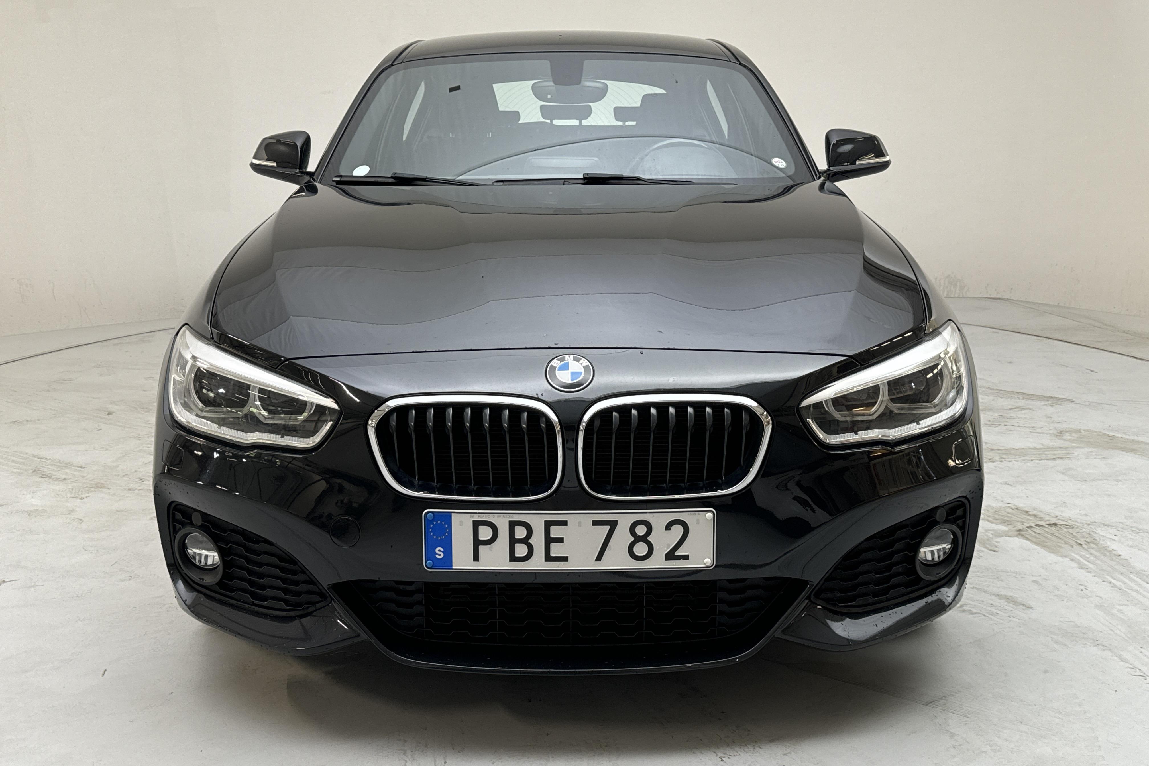 BMW 118i 5dr, F20 (136hk) - 75 600 km - Manualna - czarny - 2017