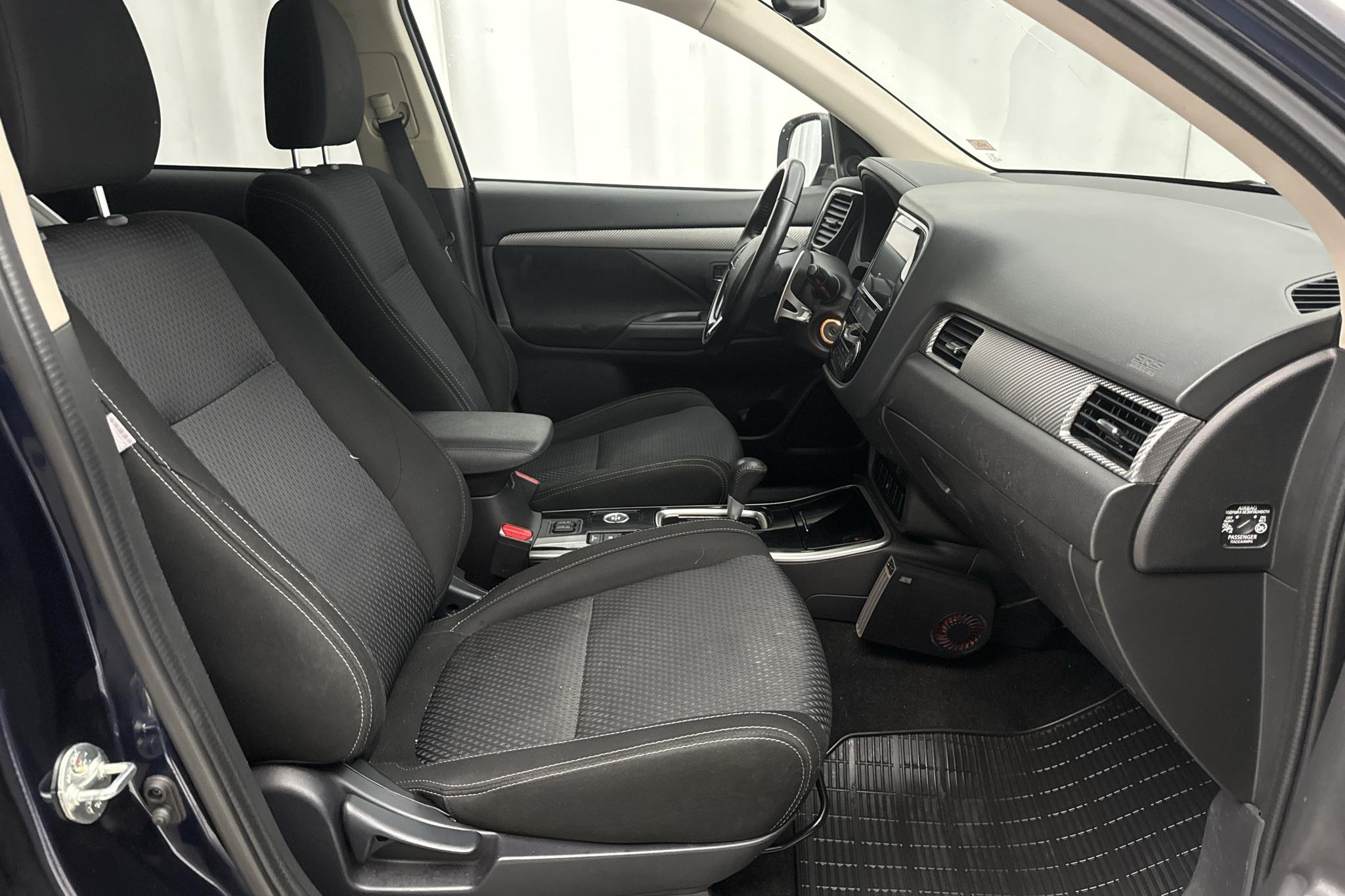 Mitsubishi Outlander 2.2 Di-D 4WD (150hk) - 174 150 km - Automaattinen - sininen - 2017