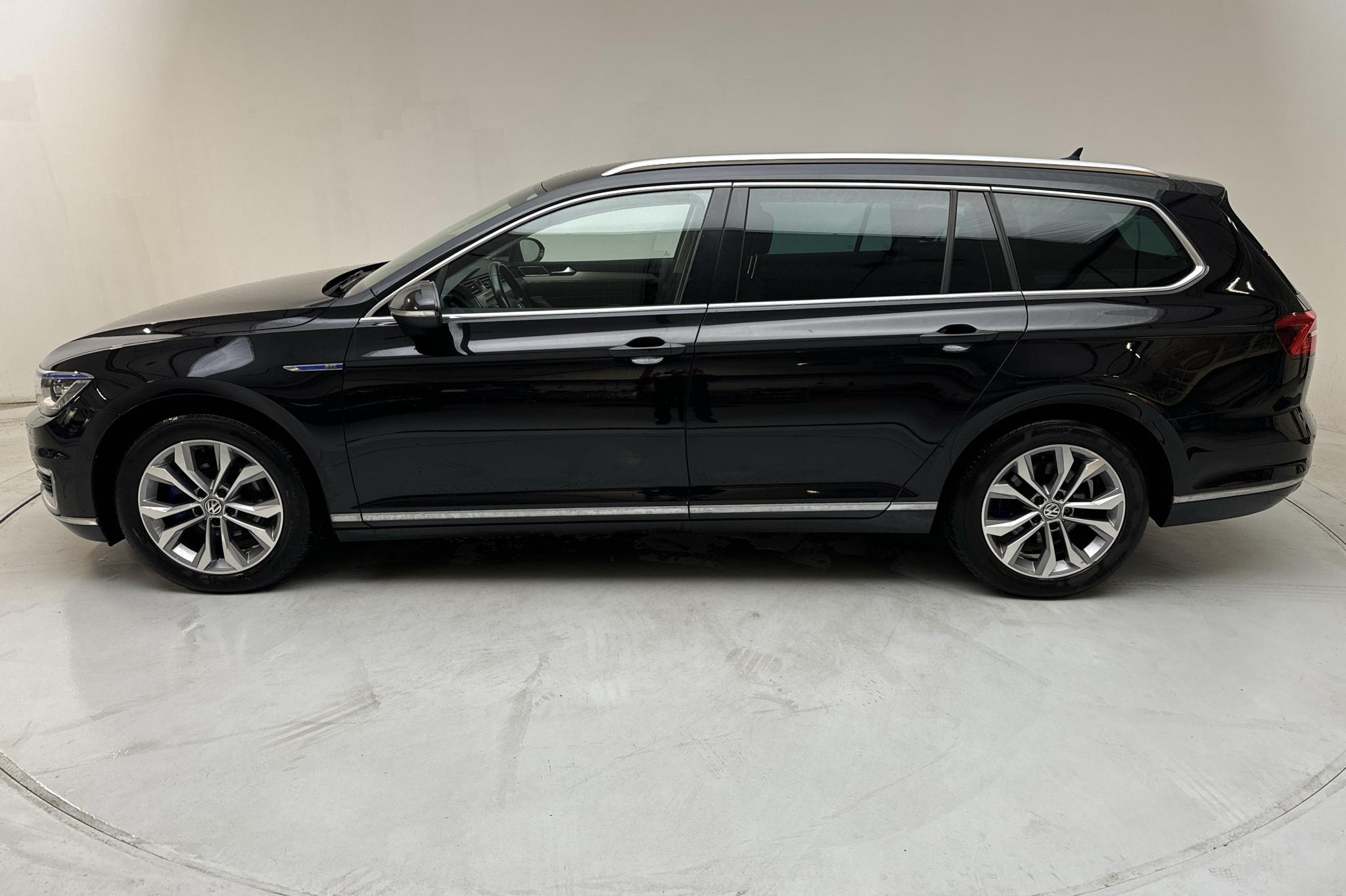 VW Passat 1.4 Plug-in-Hybrid Sportscombi (218hk) - 202 700 km - Automaattinen - musta - 2018