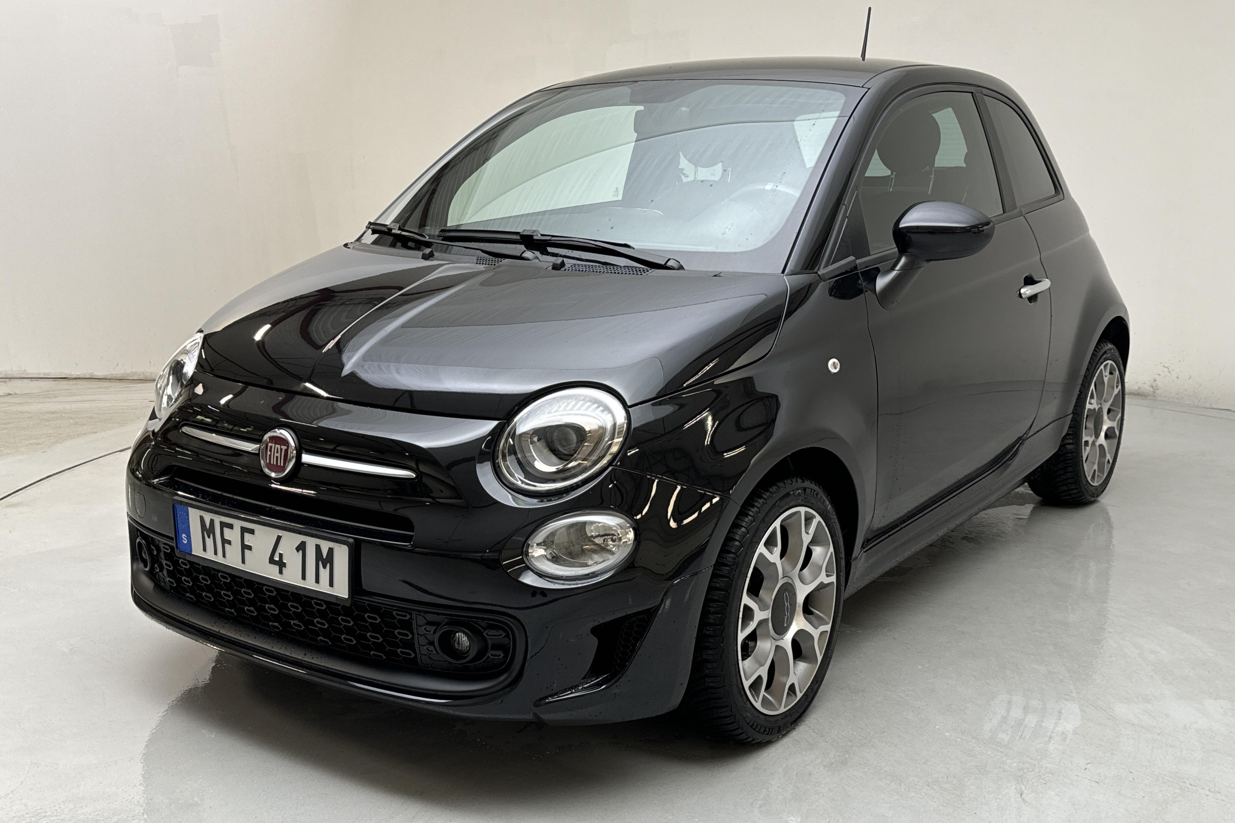 Fiat 500 Hybrid (70hk) - 16 000 km - Manualna - czarny - 2022