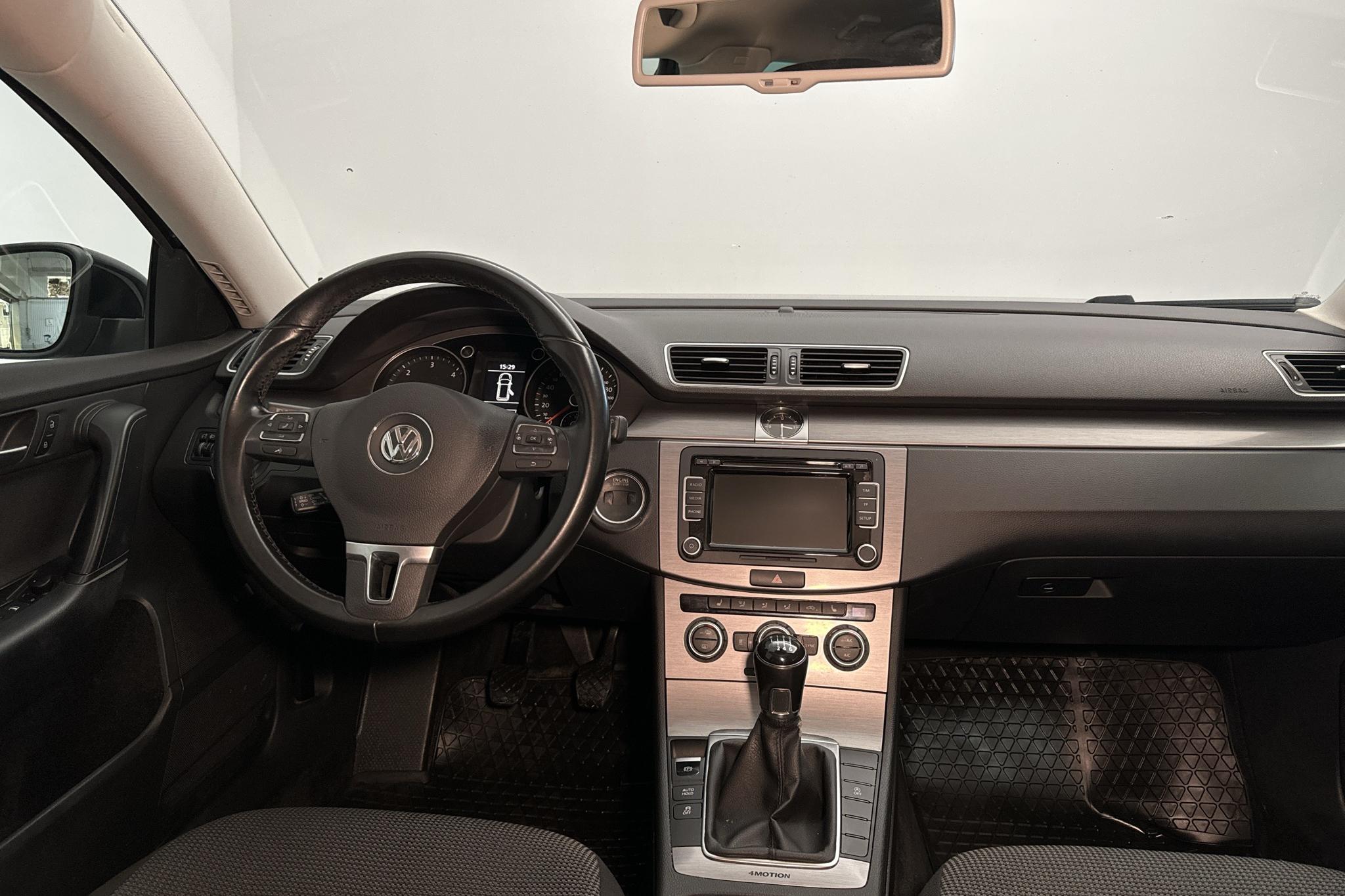 VW Passat 2.0 TDI BlueMotion Technology Variant 4Motion (140hk) - 175 100 km - Manuaalinen - musta - 2014