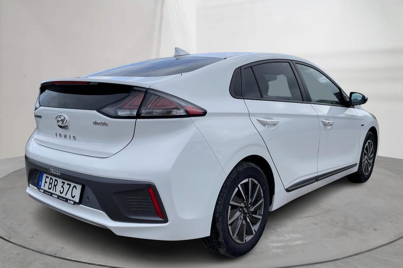 Hyundai IONIQ Electric (136hk) - 2 914 mil - Automat - vit - 2020