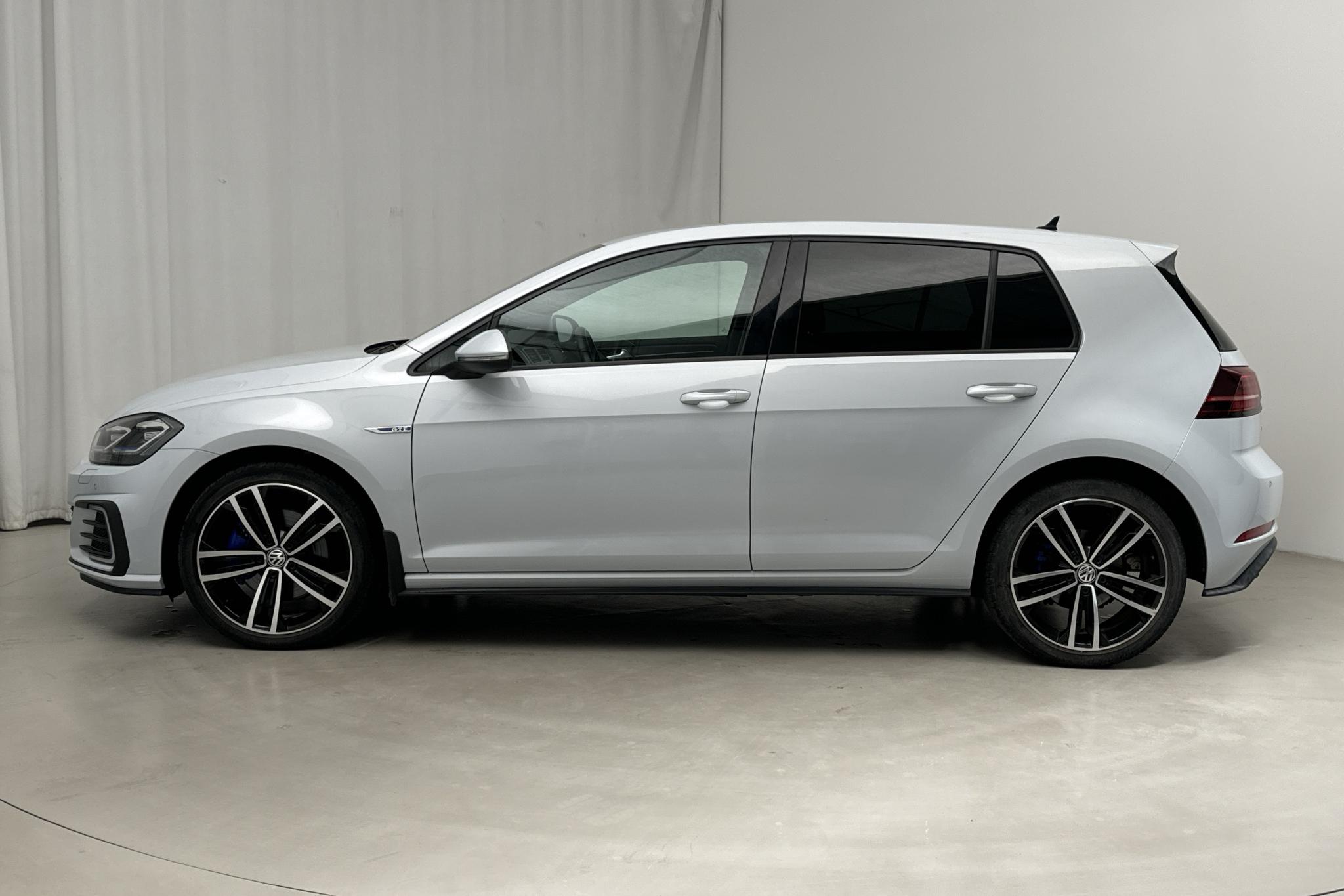 VW Golf VII GTE 5dr (204hk) - 6 387 mil - Automat - Light Grey - 2018