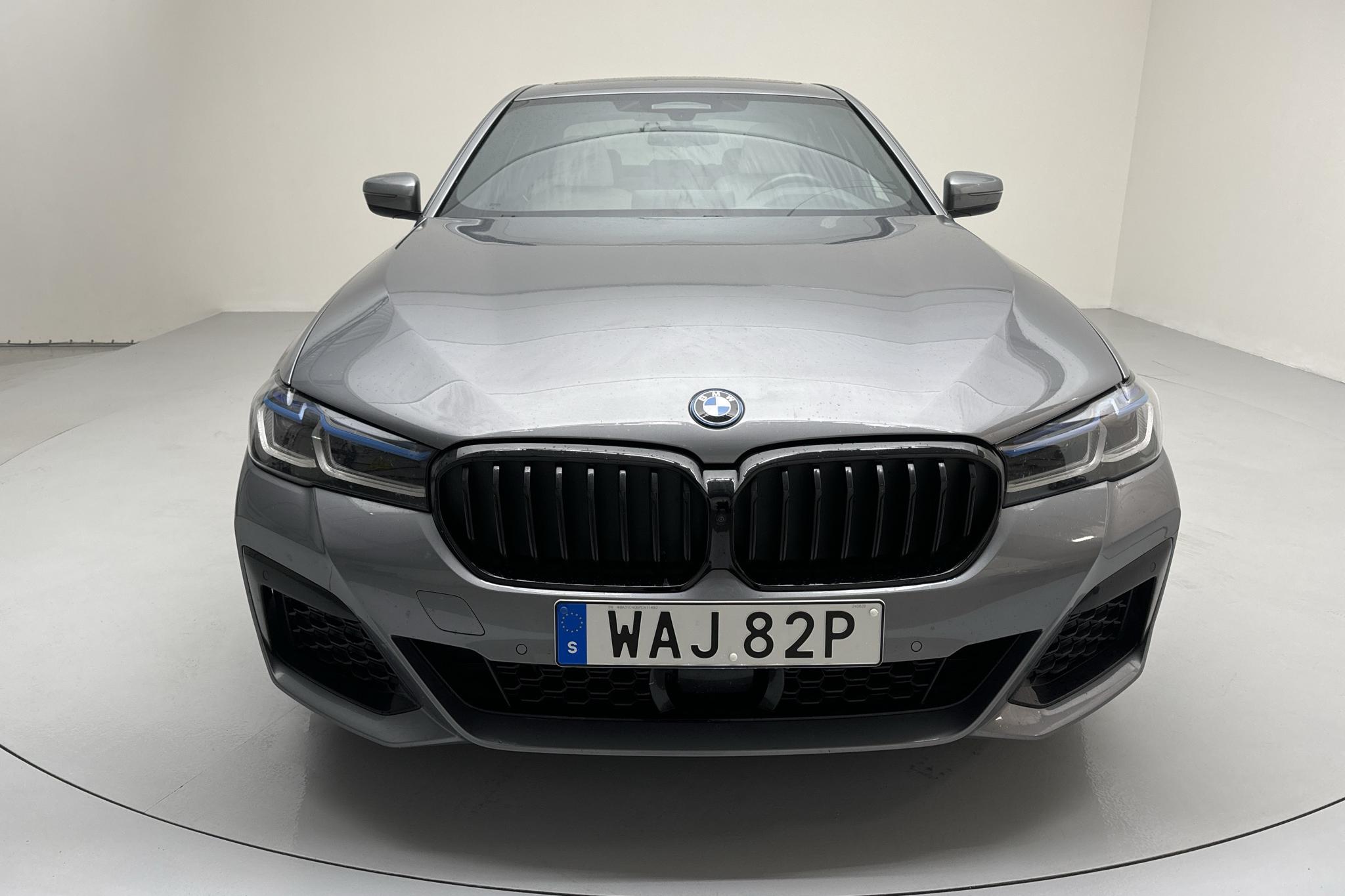 BMW 545e xDrive Sedan, G30 LCI (394hk) - 24 590 km - Automatic - gray - 2023