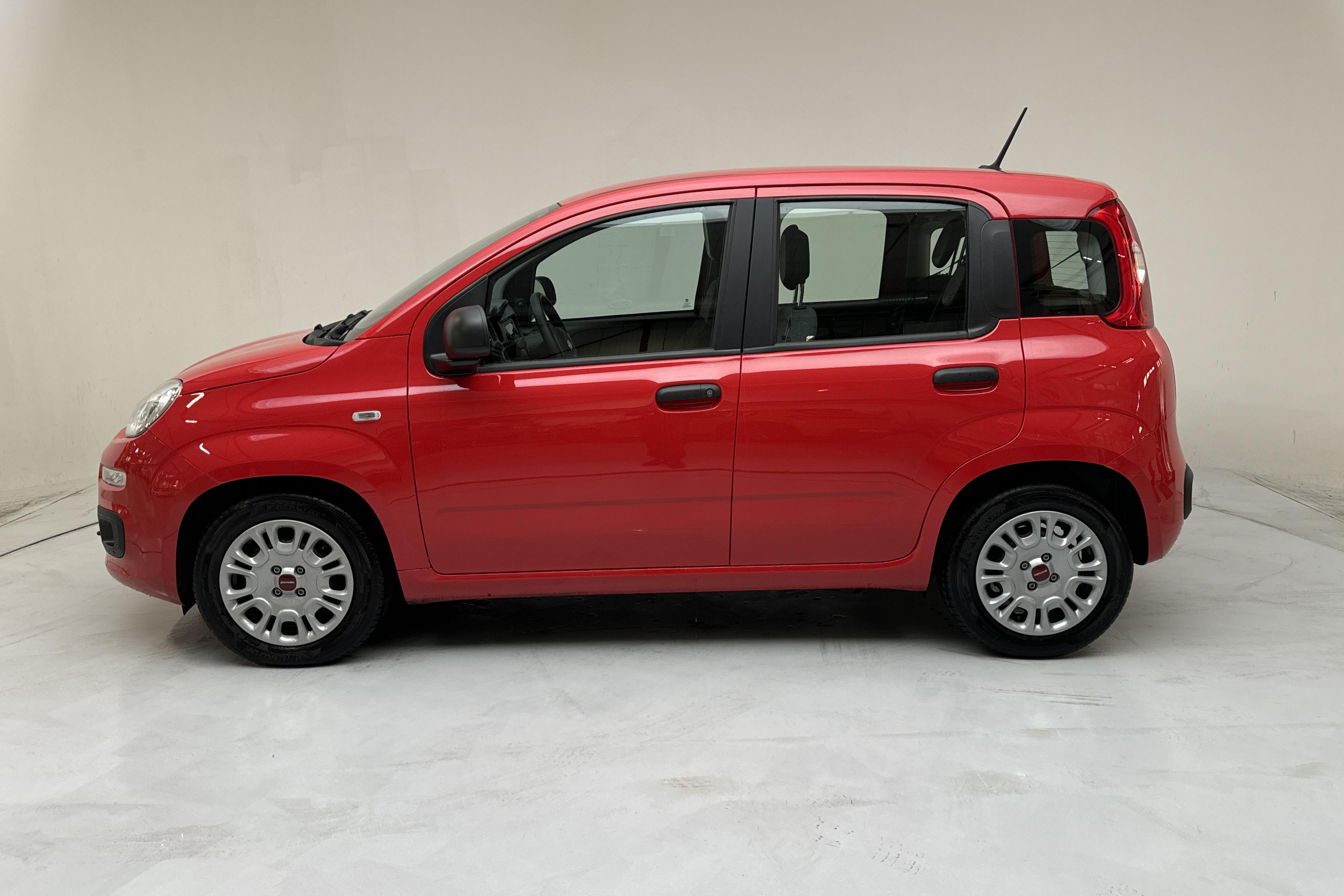 Fiat Fiat Panda Hybrid - 742 mil - Manuell - röd - 2021