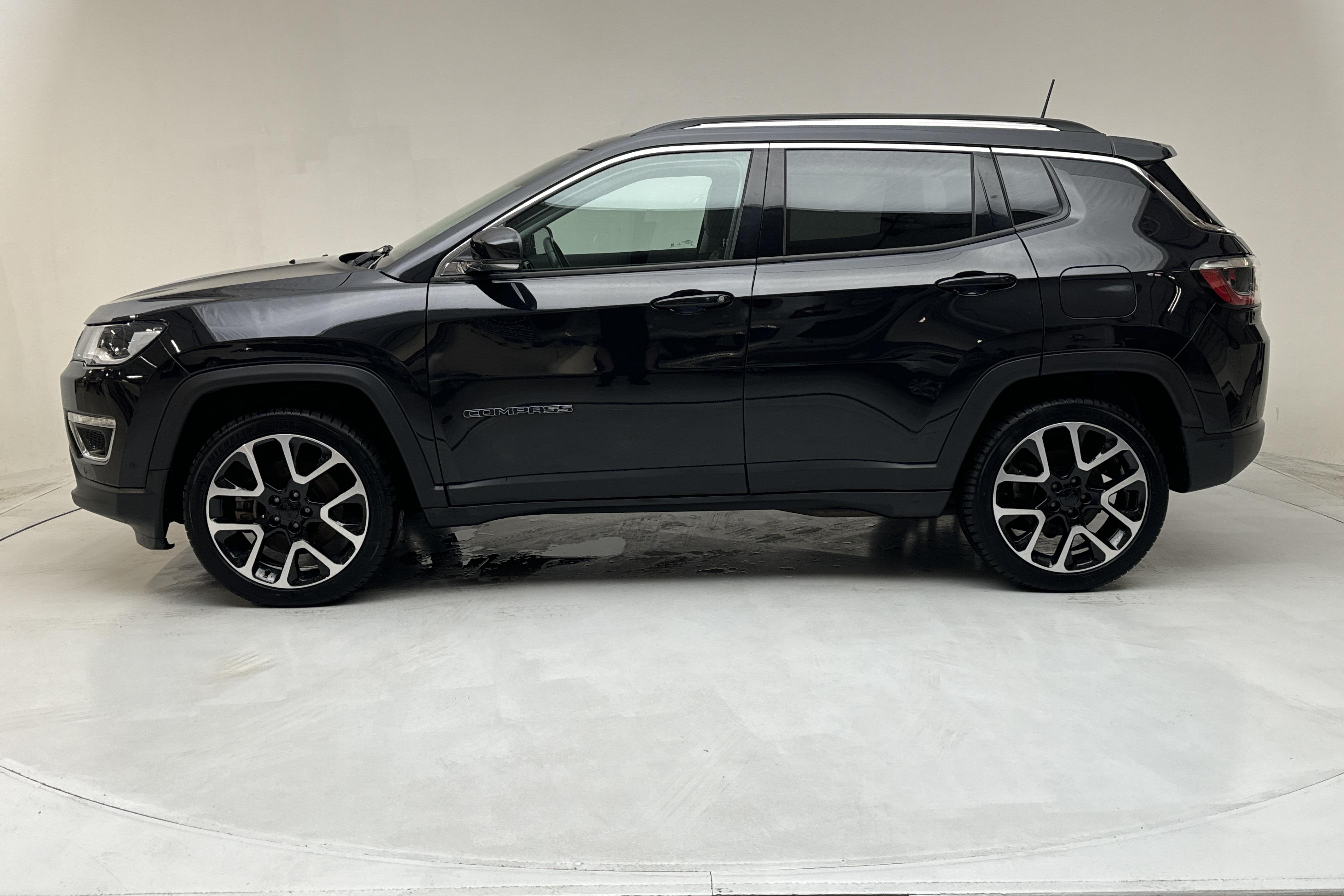 Jeep Compass 1.3 PHEV 4WD (190hk) - 4 340 mil - Automat - svart - 2020