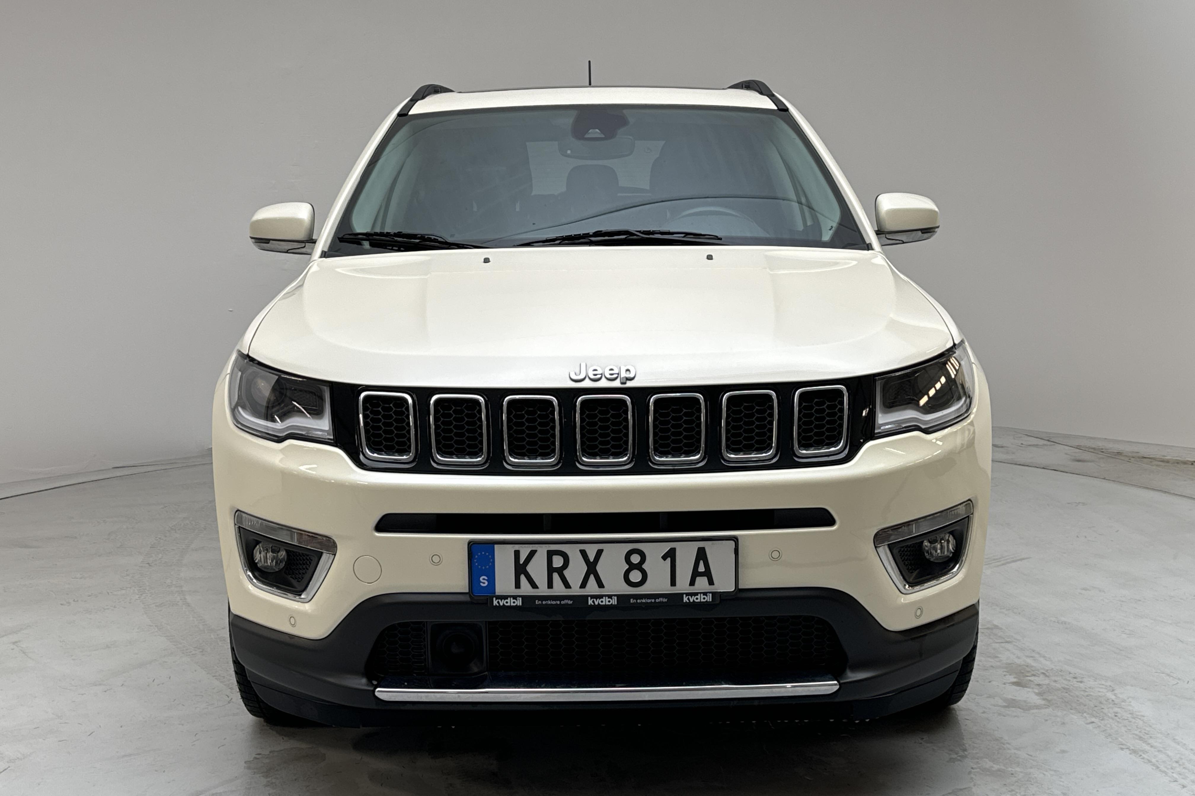 Jeep Compass 1.3 PHEV 4WD (190hk) - 7 430 mil - Automat - vit - 2020