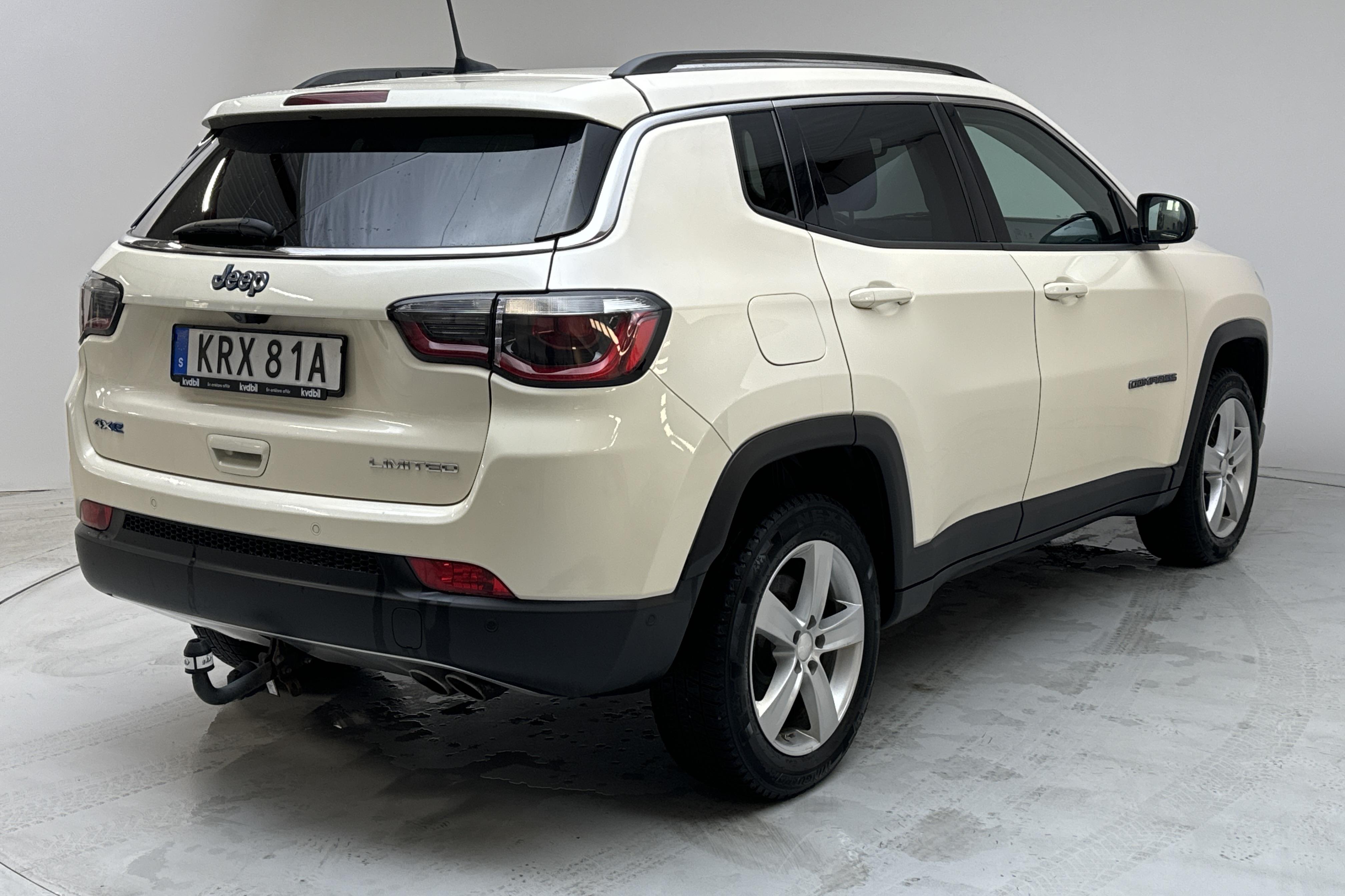 Jeep Compass 1.3 PHEV 4WD (190hk) - 7 430 mil - Automat - vit - 2020