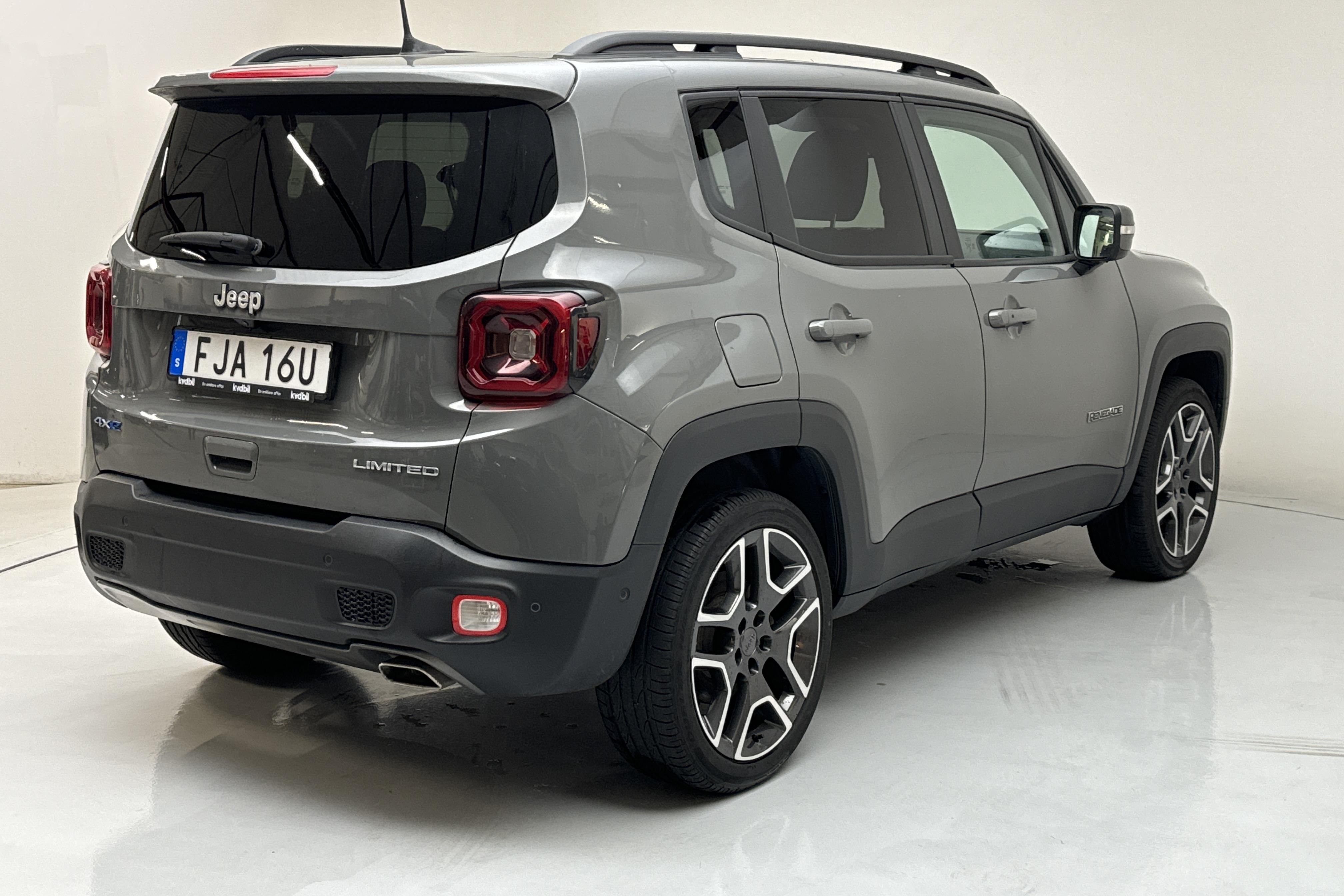 Jeep Renegade 1.3 PHEV 4WD (190hk) - 5 263 mil - Automat - grå - 2020