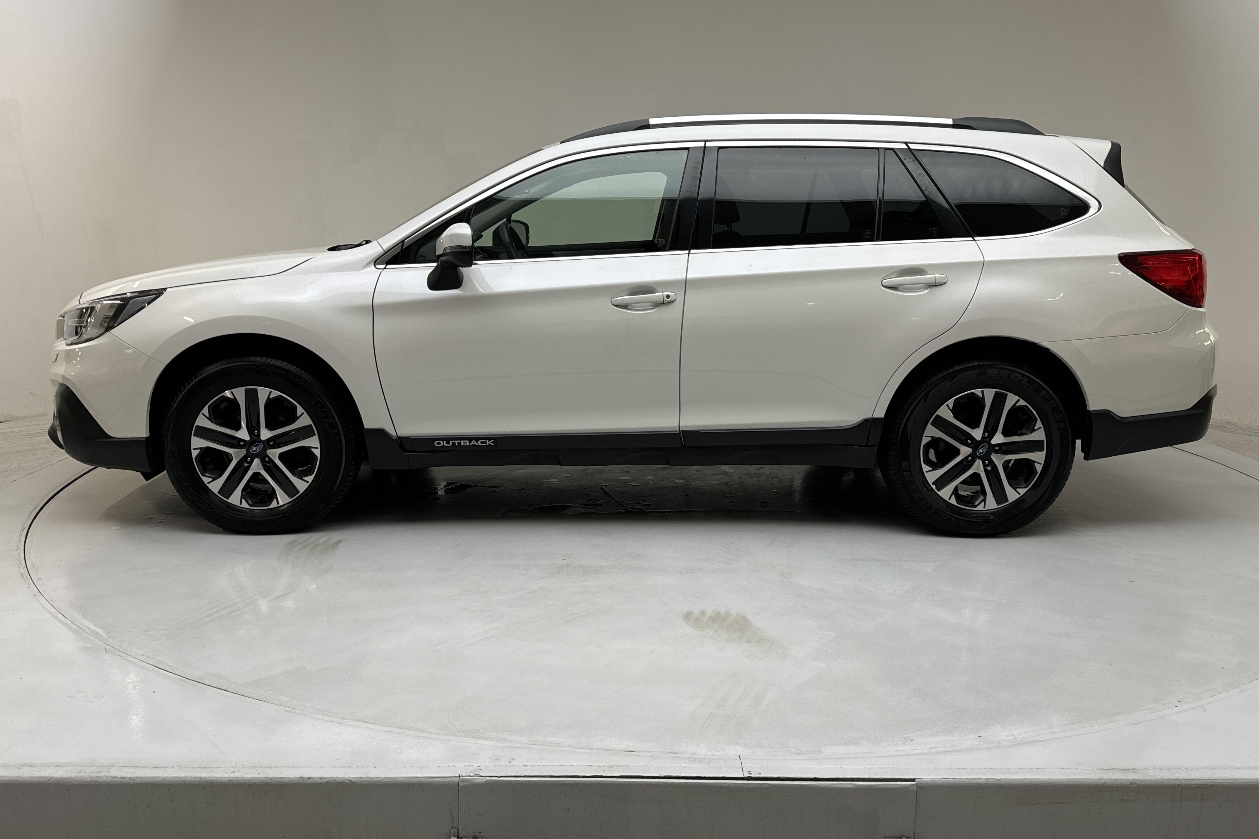 Subaru Outback 2.5i 4WD (173hk) - 68 420 km - Automatyczna - biały - 2020