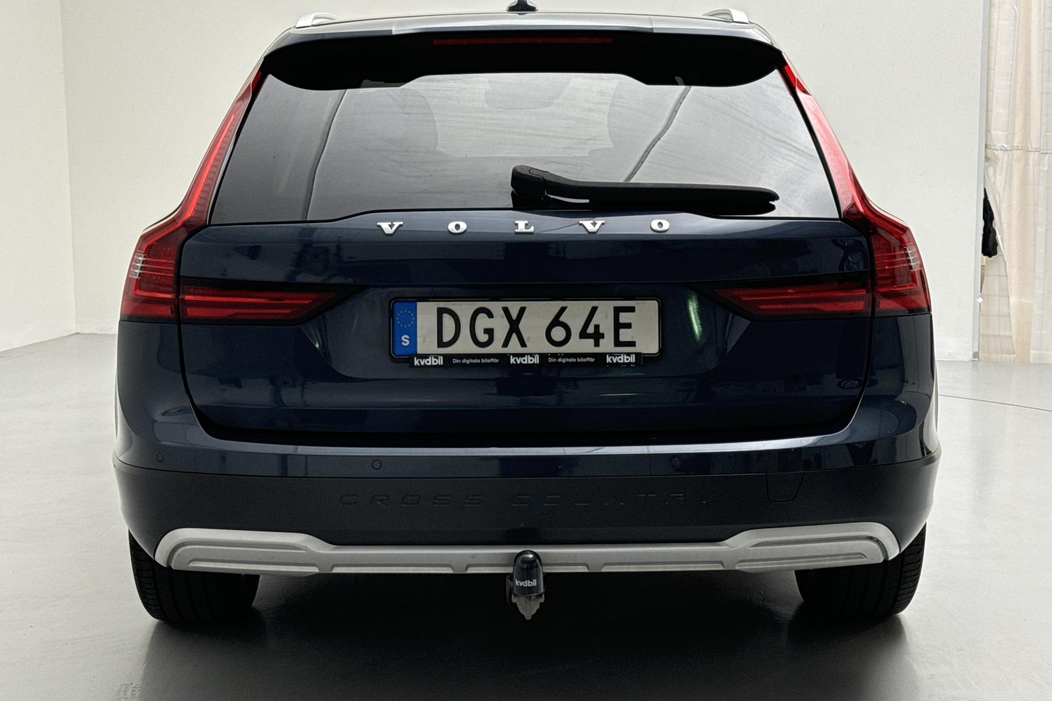 Volvo V90 D4 Cross Country AWD (190hk) - 70 860 km - Automaatne - Dark Blue - 2021