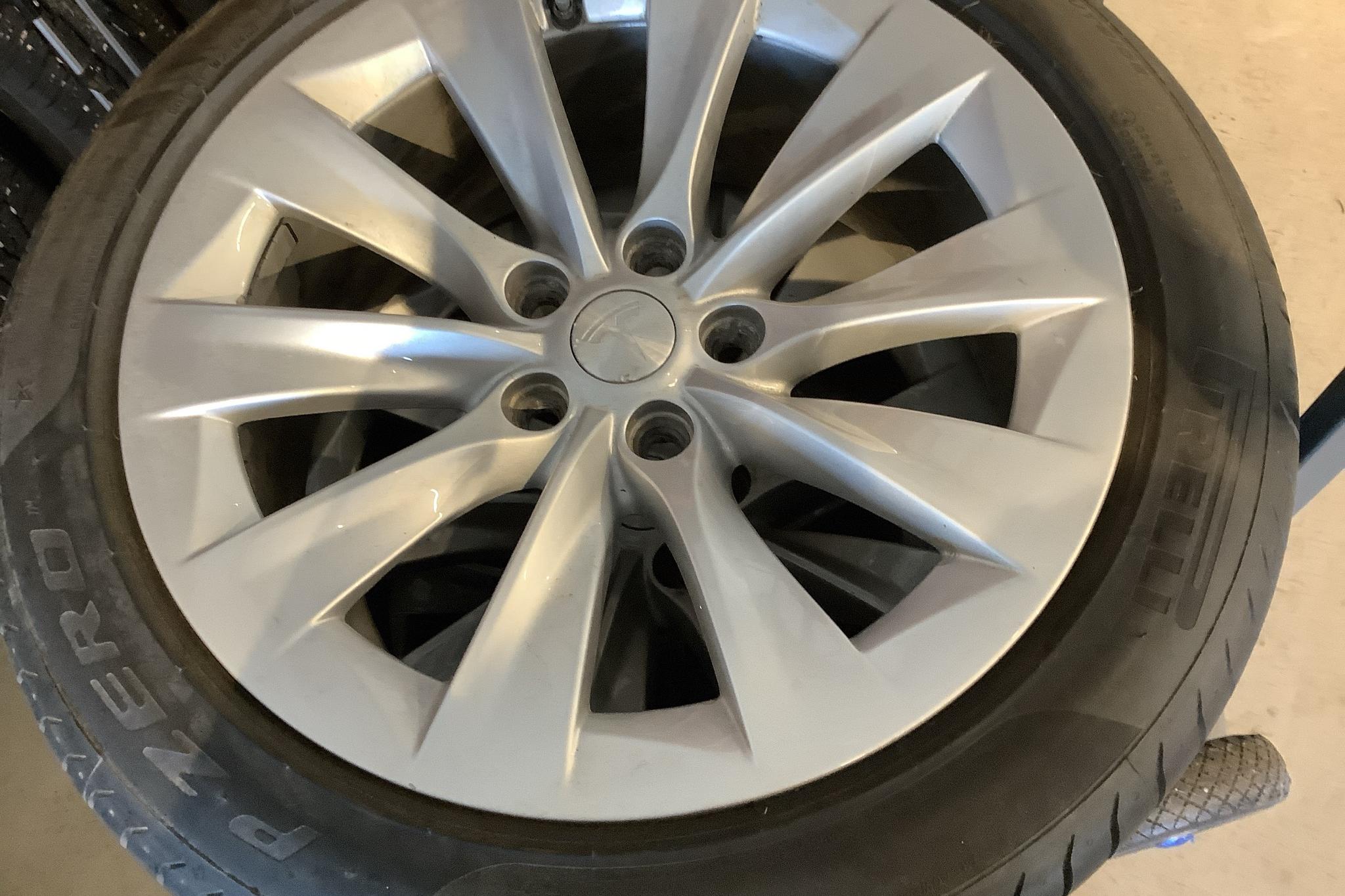 Tesla Model S 85D - 264 200 km - Automaatne - must - 2015