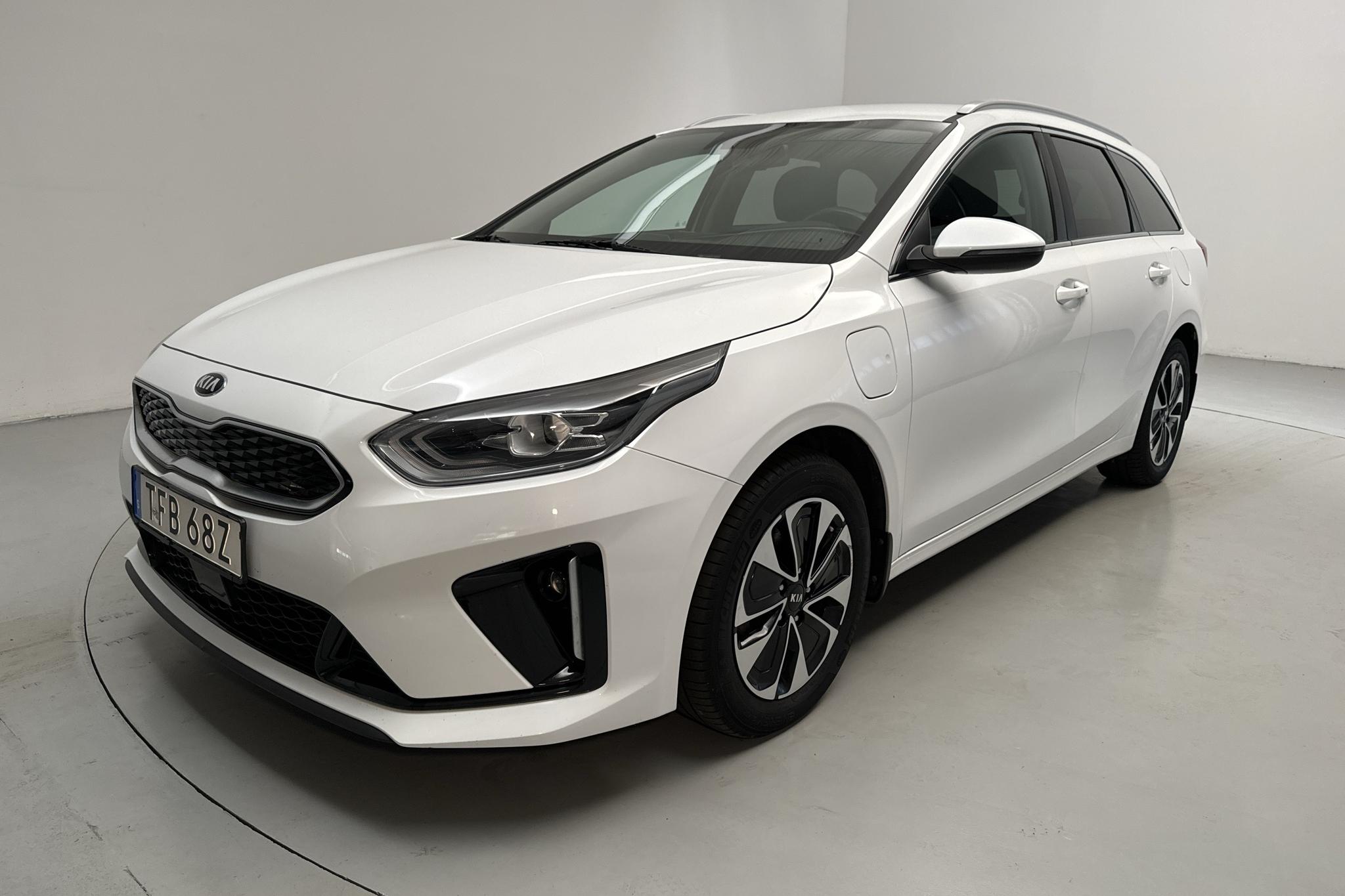 KIA Ceed 1.6 Plug-in Hybrid SW (141hk) - 83 600 km - Automatic - white - 2020