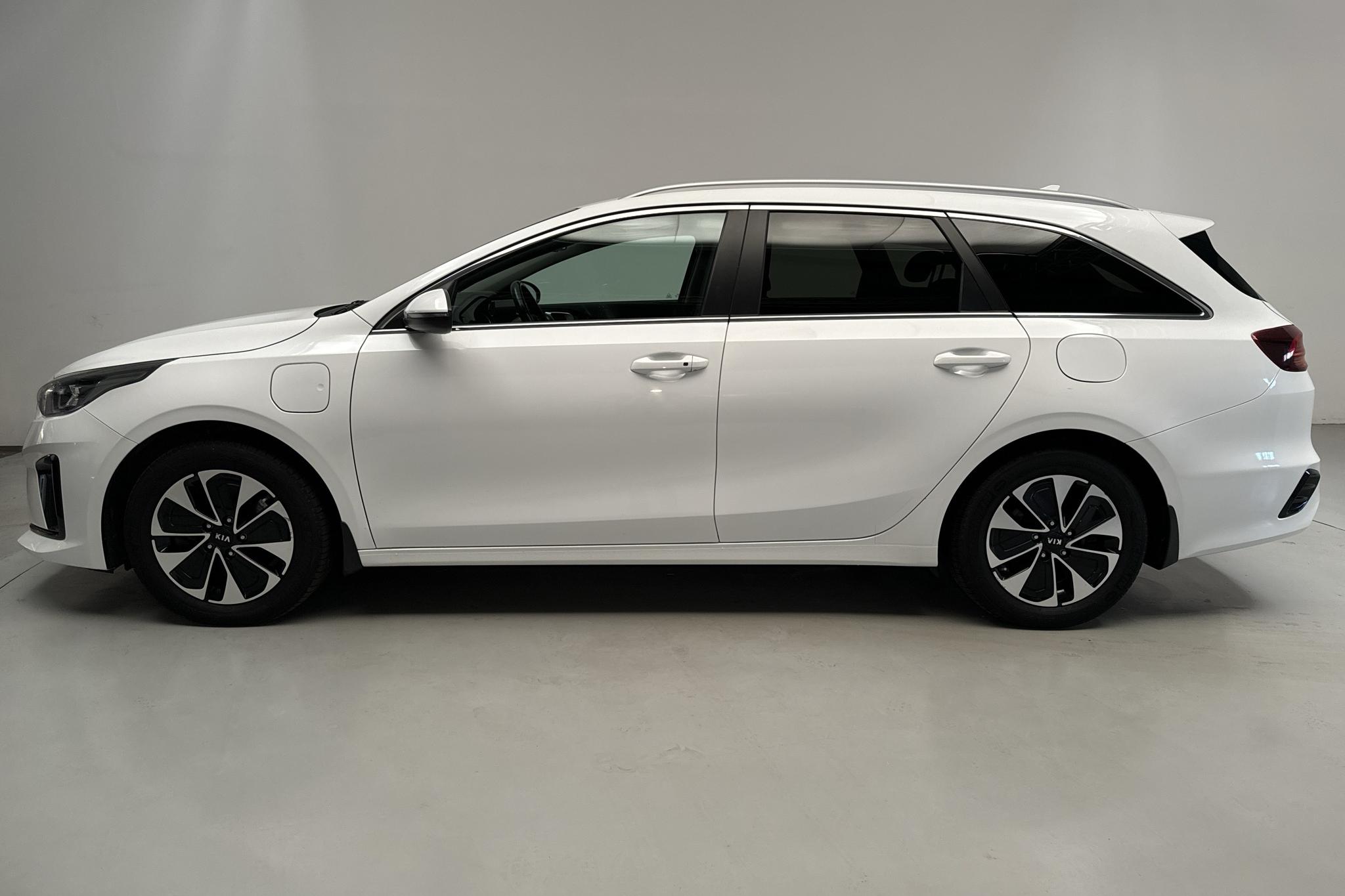 KIA Ceed 1.6 Plug-in Hybrid SW (141hk) - 83 600 km - Automaattinen - valkoinen - 2020