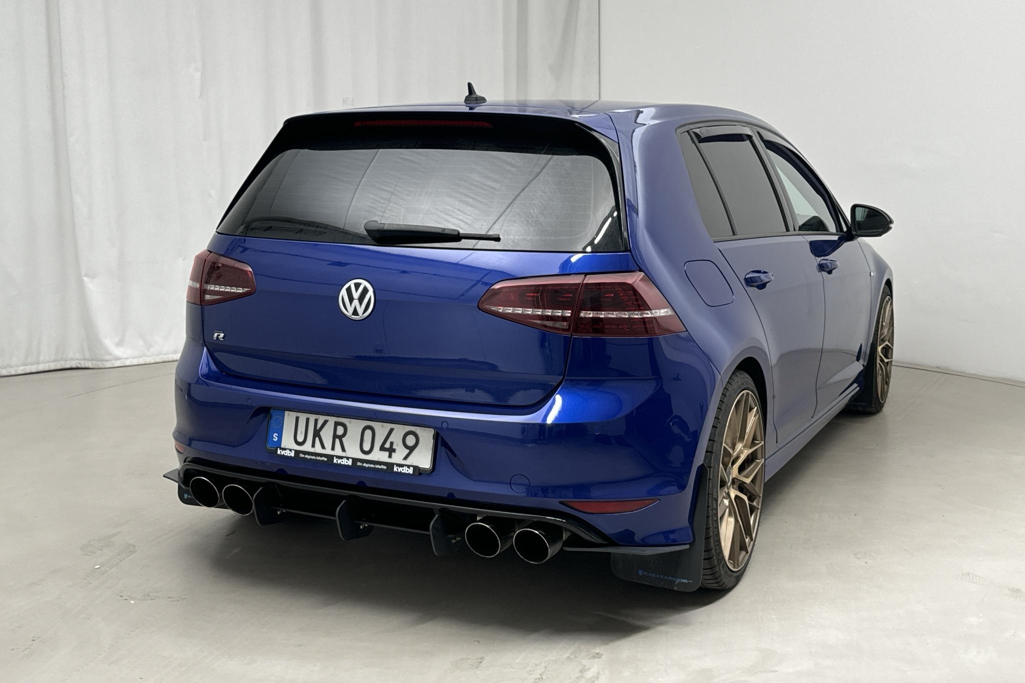 VW Golf VII 2.0 TSI R 5dr (300hk) - 113 100 km - Automatyczna - niebieski - 2015