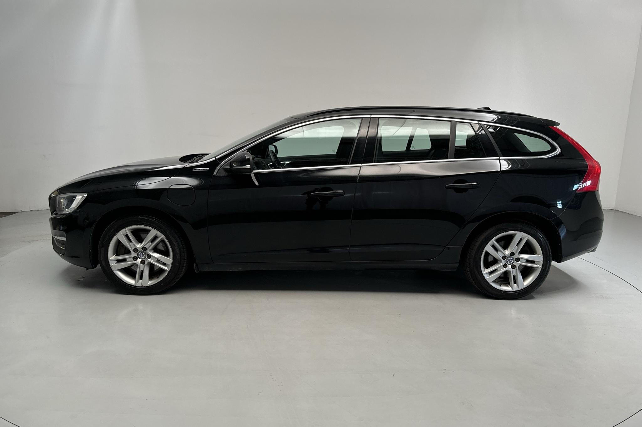 Volvo V60 D5 AWD Twin Engine (163hk) - 160 080 km - Automatyczna - czarny - 2018