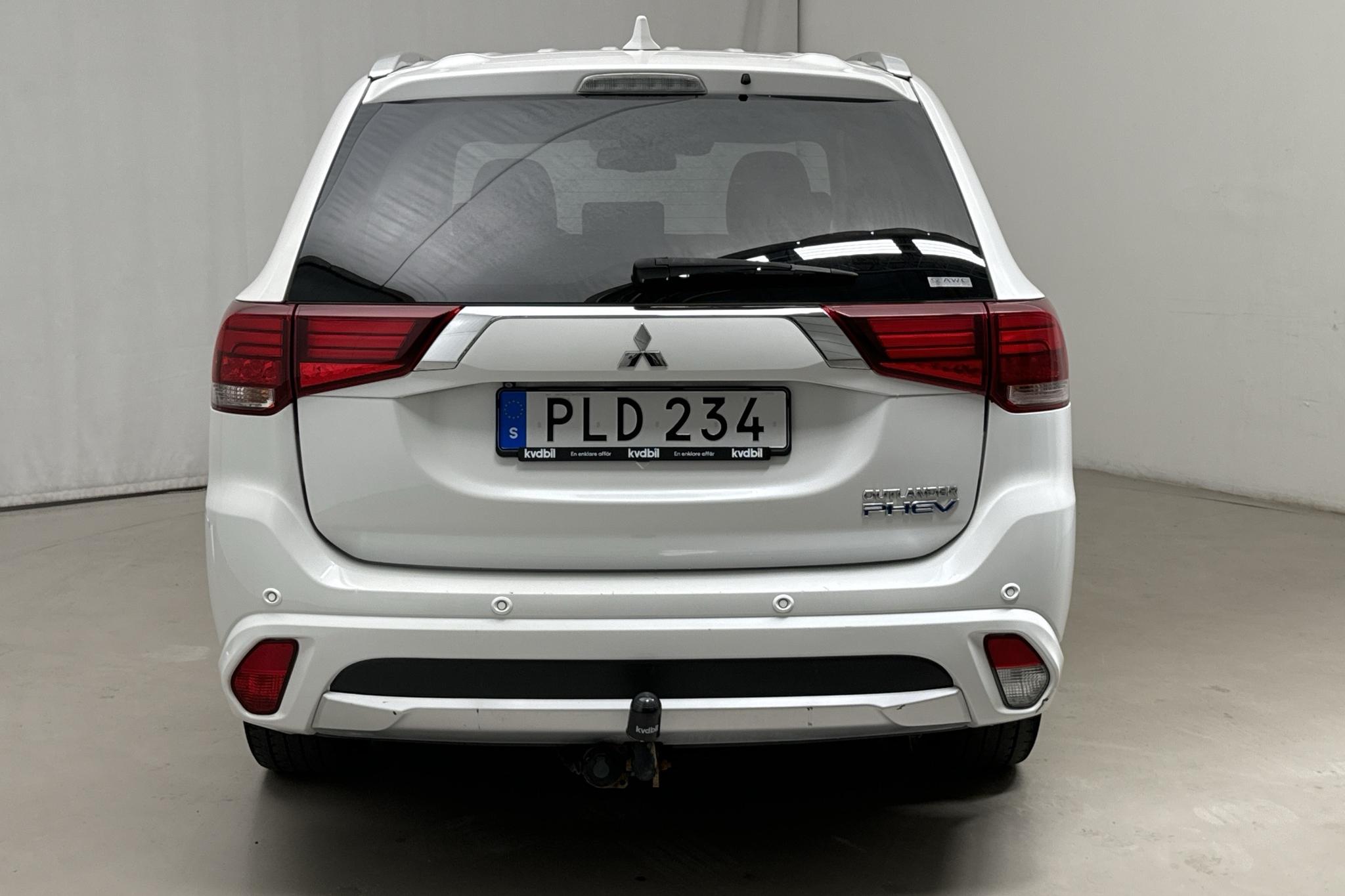 Mitsubishi Outlander 2.0 Plug-in Hybrid 4WD (121hk) - 127 280 km - Automaatne - valge - 2017