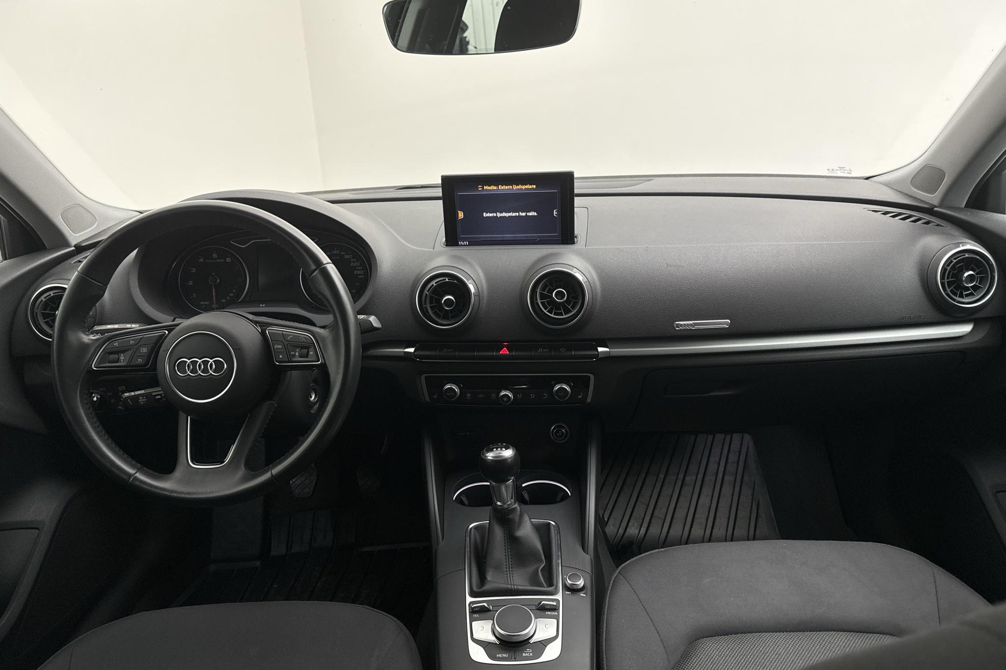 Audi A3 1.5 TFSI Sportback (150hk) - 8 307 mil - Manuell - vit - 2018