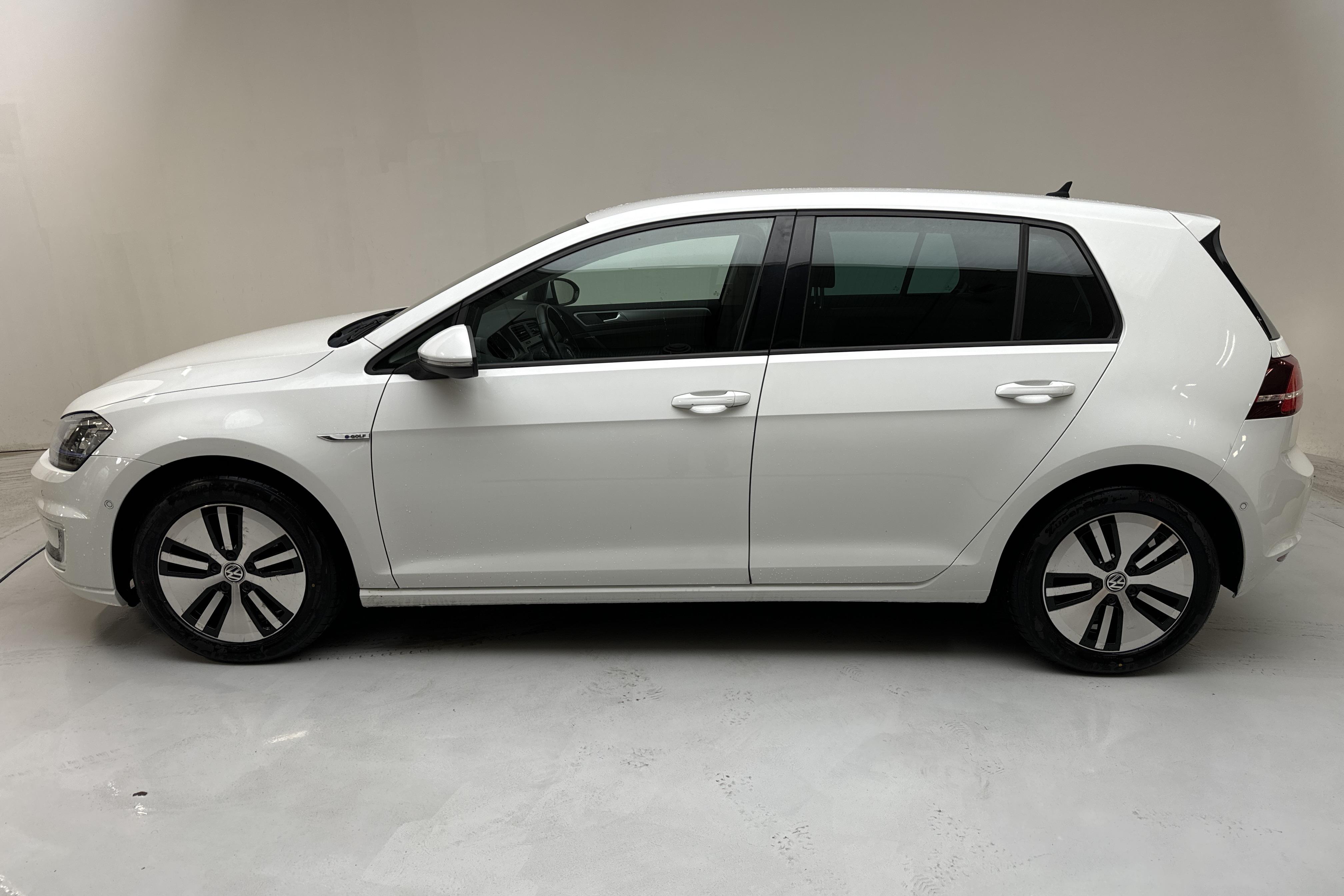 VW e-Golf VII 5dr (115hk) - 195 260 km - Automaattinen - valkoinen - 2015