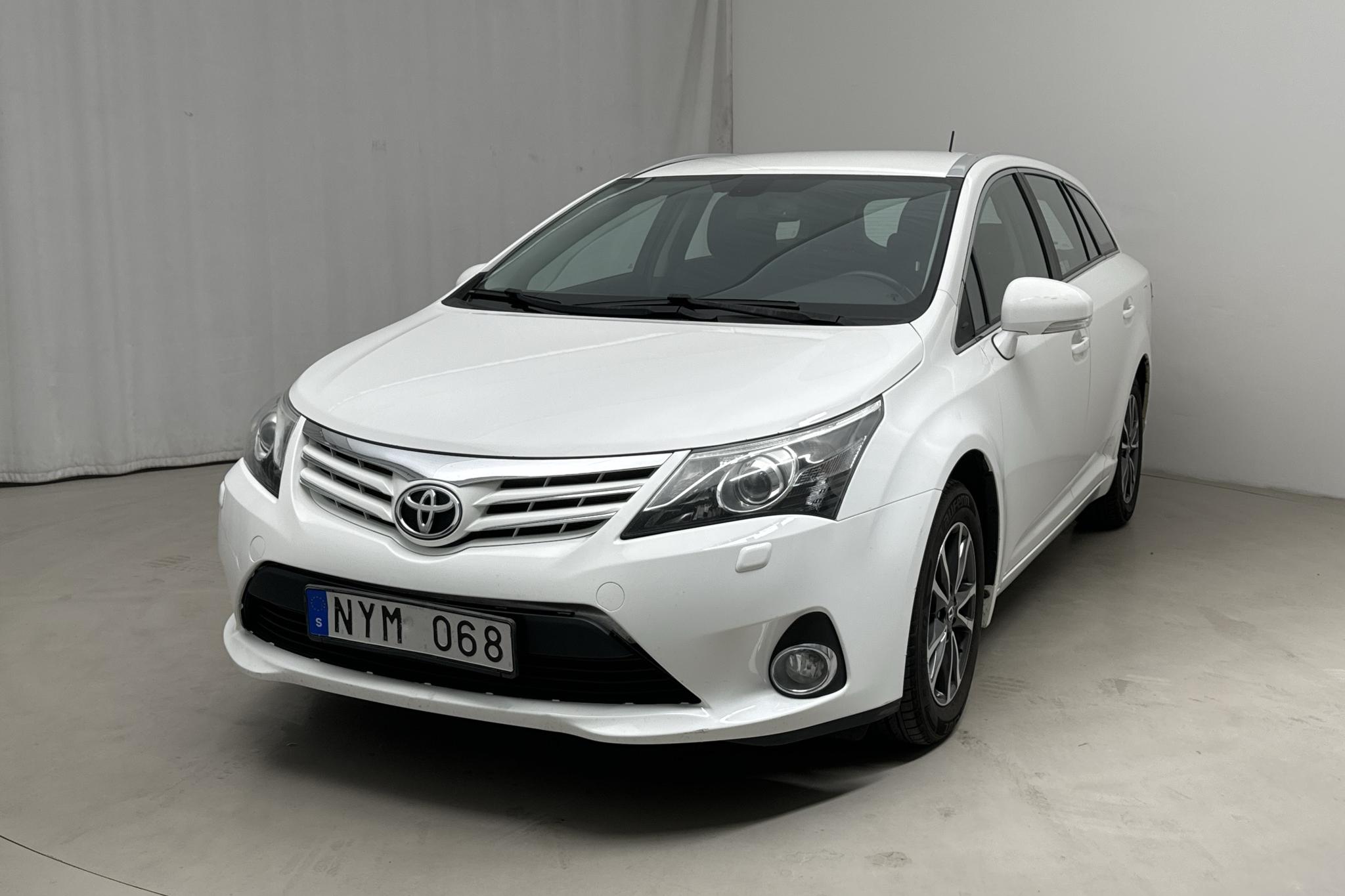 Toyota Avensis 1.8 Kombi (147hk) - 203 400 km - Käsitsi - valge - 2013