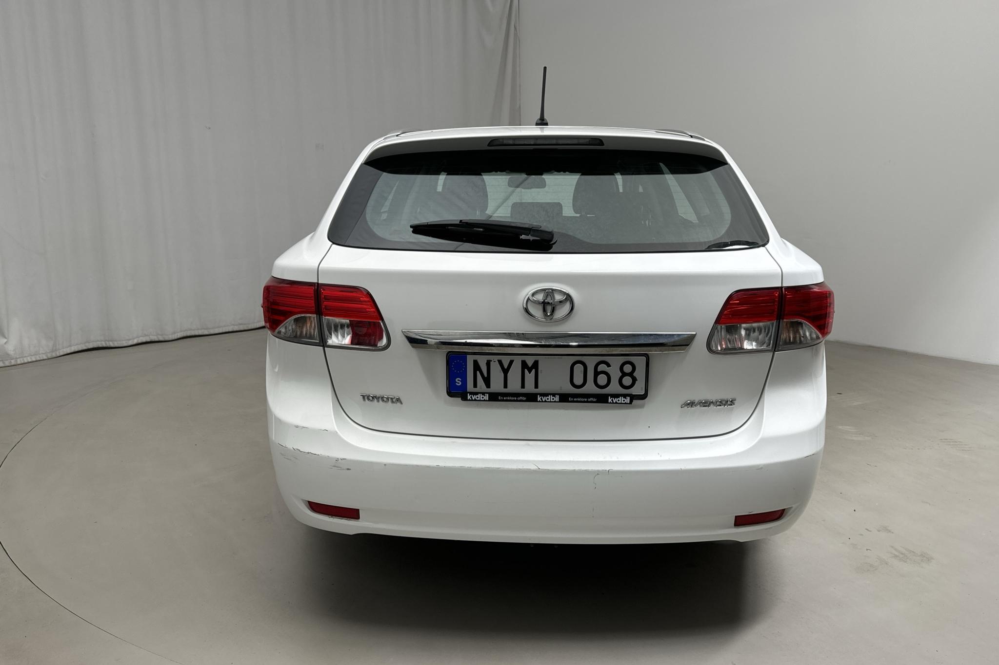 Toyota Avensis 1.8 Kombi (147hk) - 203 400 km - Käsitsi - valge - 2013