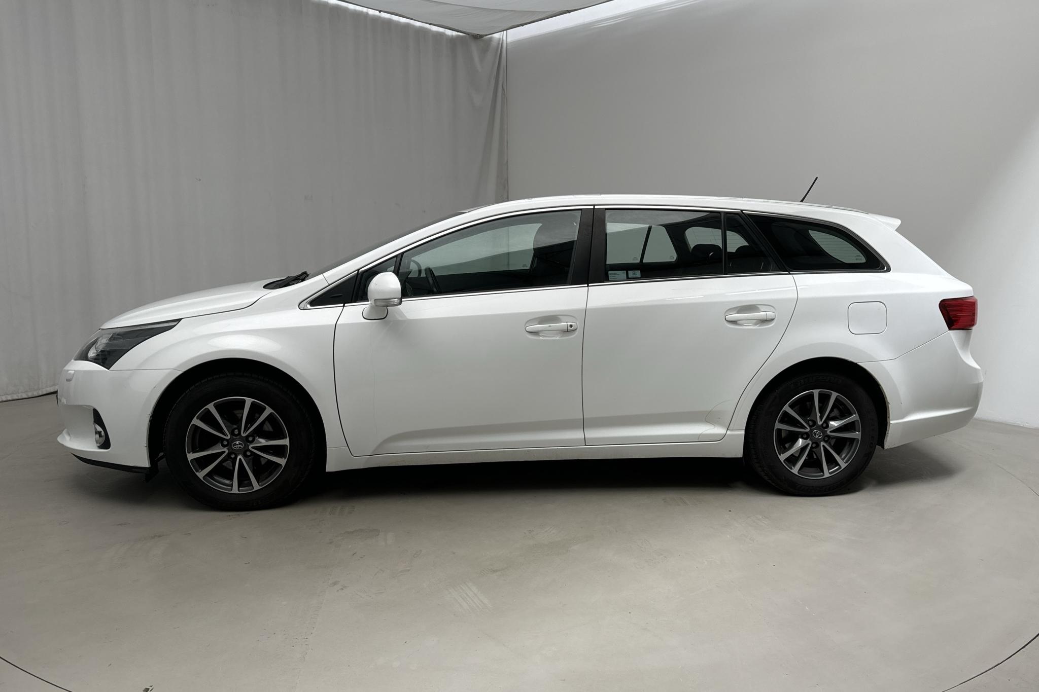 Toyota Avensis 1.8 Kombi (147hk) - 203 400 km - Käsitsi - valge - 2013