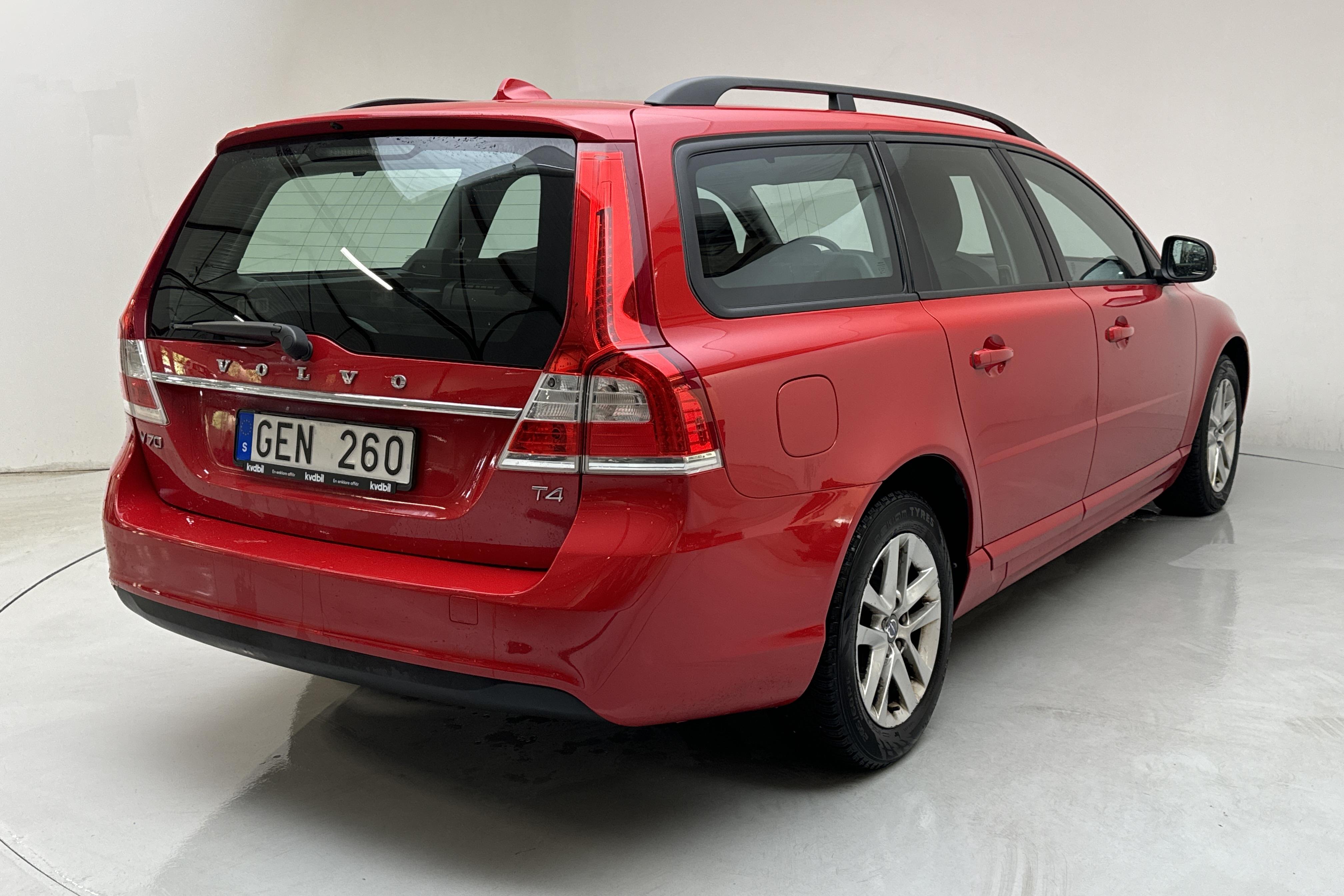 Volvo V70 II T4 (180hk) - 117 430 km - Manual - red - 2014