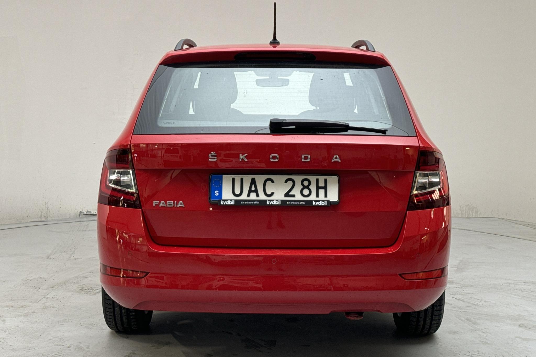 Skoda Fabia 1.0 TSI Kombi (95hk) - 34 520 km - Manualna - czerwony - 2021