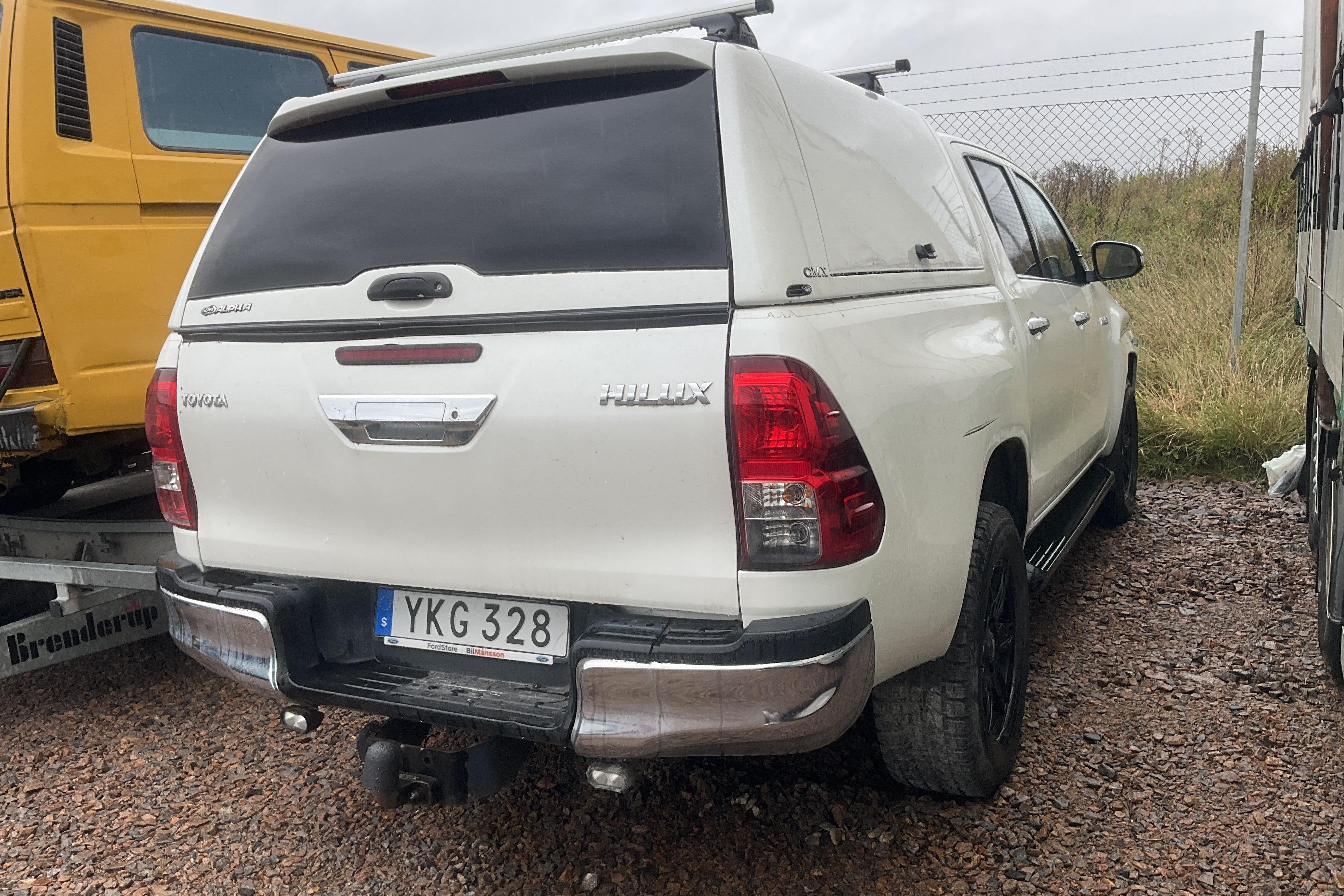 Toyota Hilux 2.4 D 4WD (150hk) - 0 km - Automatyczna - biały - 2016