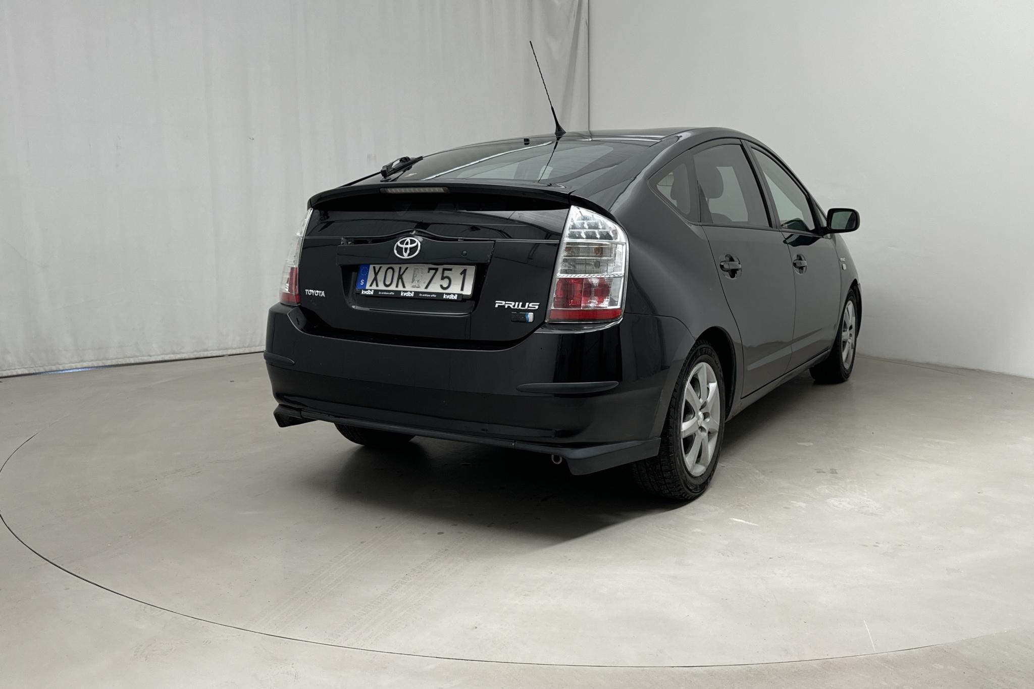 Toyota Prius 1.5 Hybrid (78hk) - 285 300 km - Automaattinen - musta - 2006