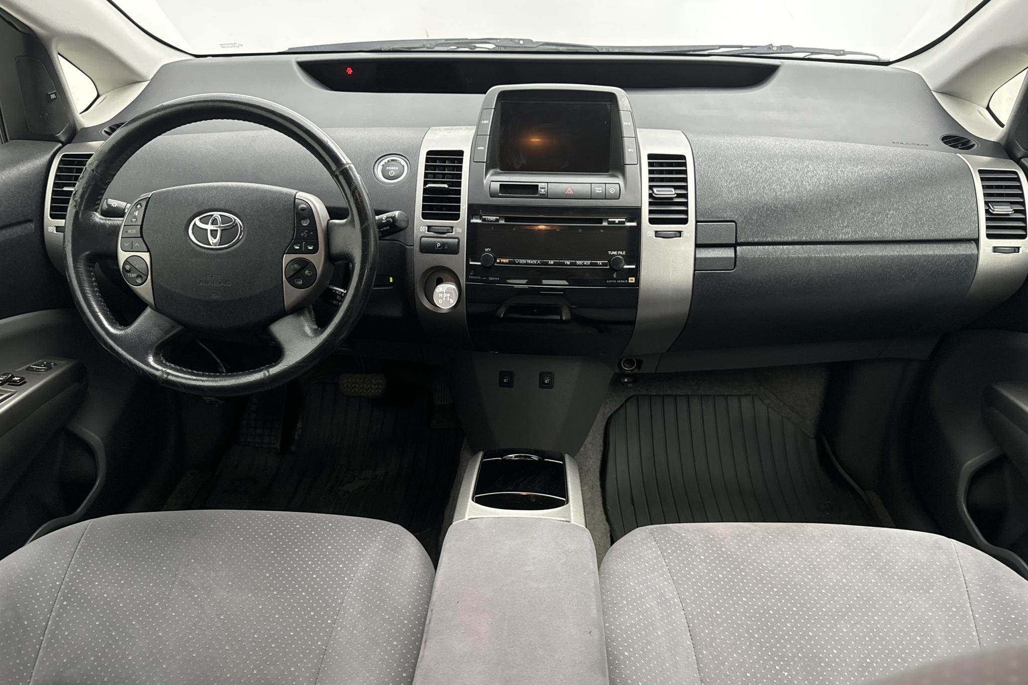 Toyota Prius 1.5 Hybrid (78hk) - 28 530 mil - Automat - svart - 2006