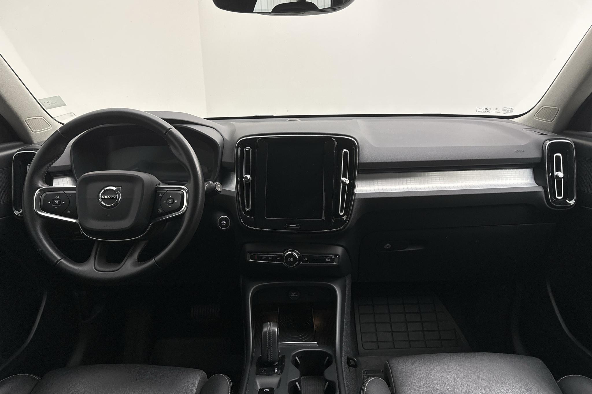 Volvo XC40 D4 AWD (190hk) - 4 113 mil - Automat - grå - 2018