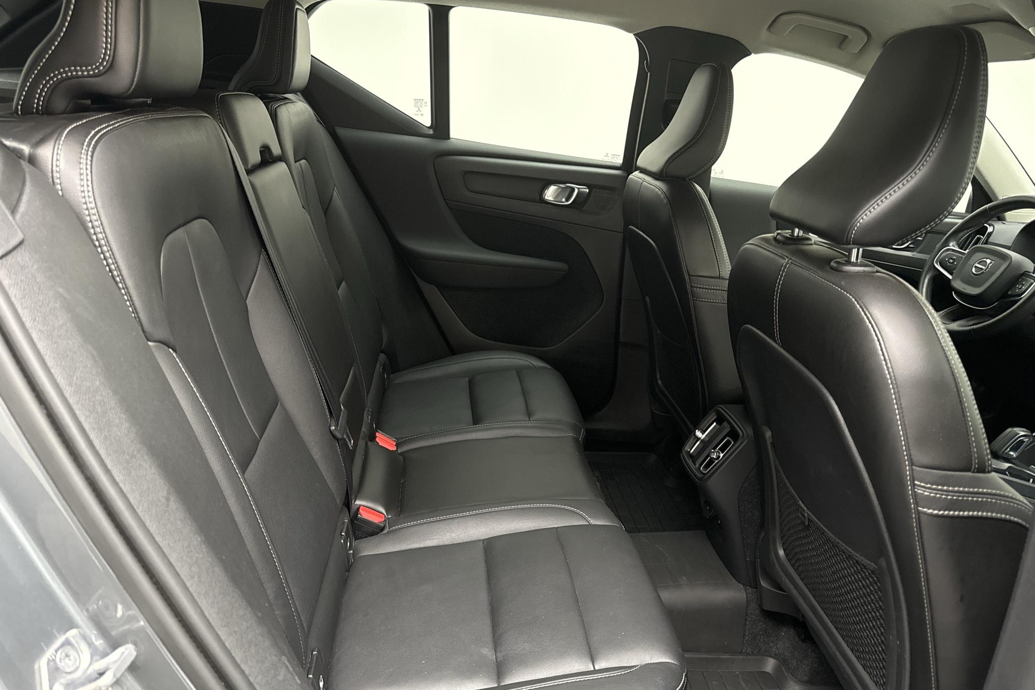 Volvo XC40 D4 AWD (190hk) - 4 113 mil - Automat - grå - 2018