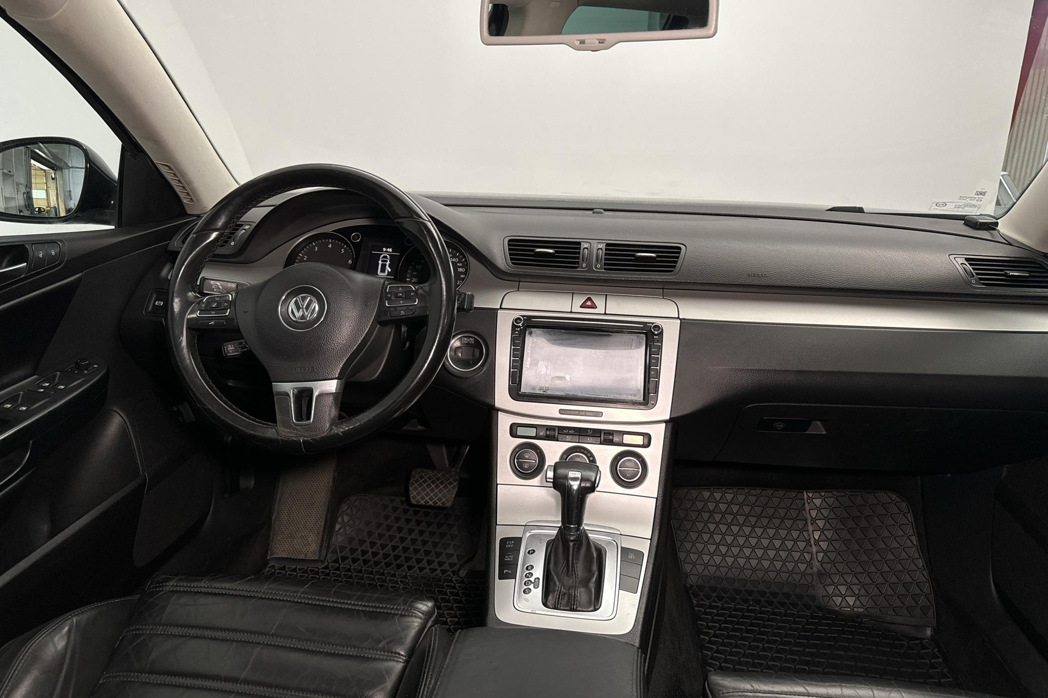 VW Passat 1.4 TSI EcoFuel Variant (150hk) - 181 260 km - Automaattinen - musta - 2010