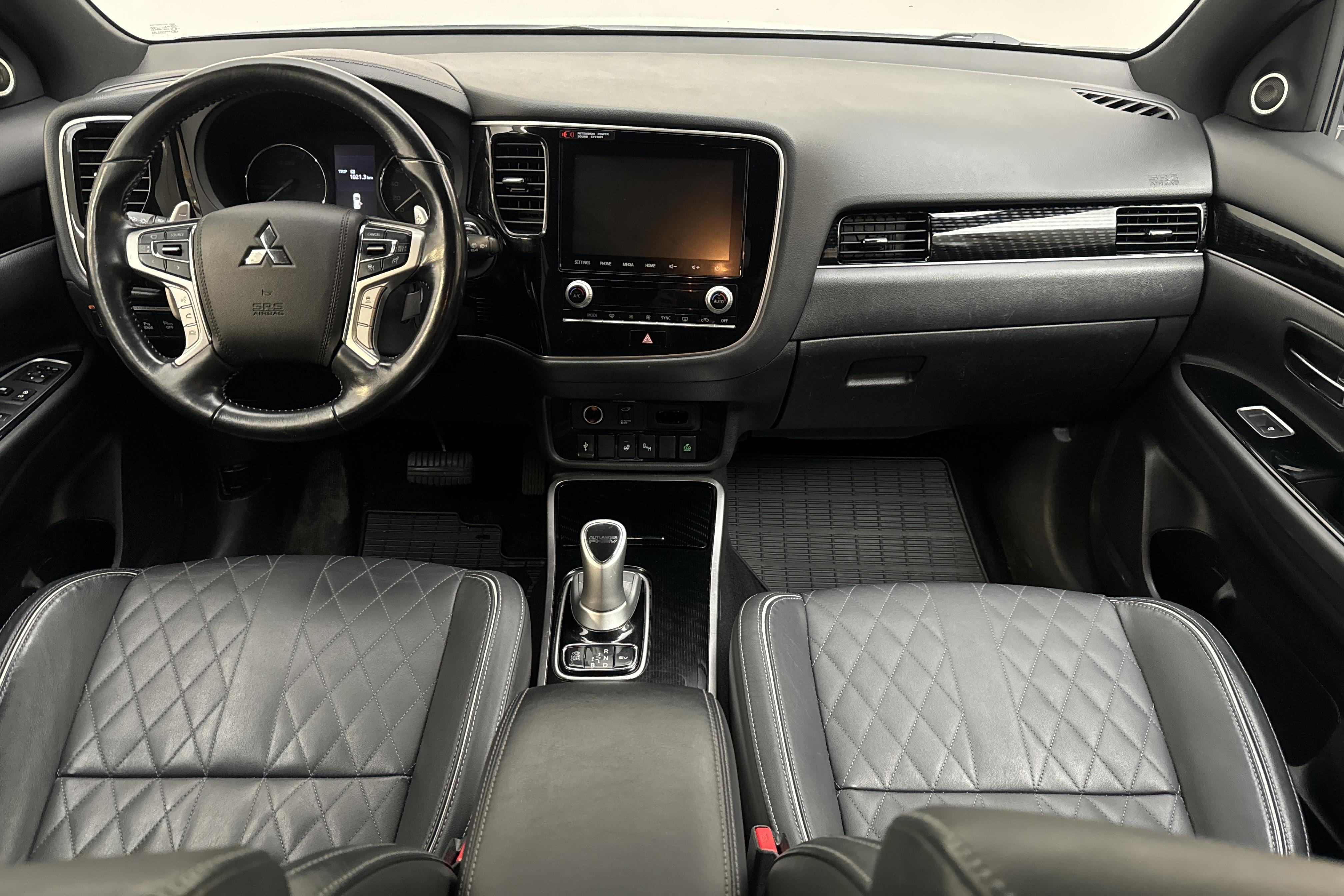 Mitsubishi Outlander 2.4 Plug-in Hybrid 4WD (136hk) - 136 340 km - Automatyczna - biały - 2020