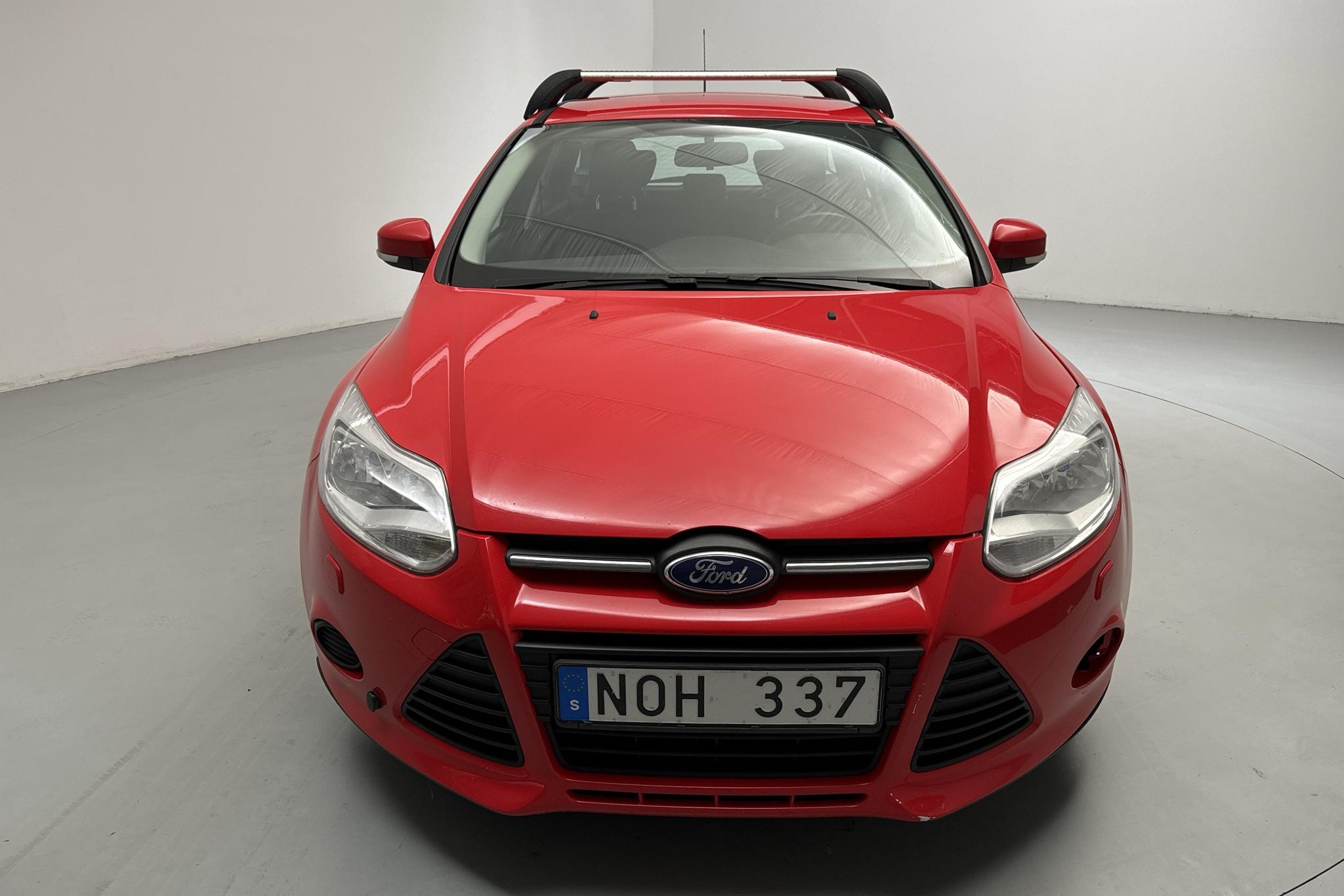 Ford Focus 1.6 TDCi Kombi (95hk) - 21 463 mil - Manuell - röd - 2013