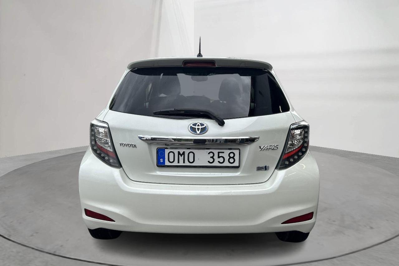 Toyota Yaris 1.5 HSD 5dr (75hk) - 217 340 km - Automatic - Light Grey - 2013