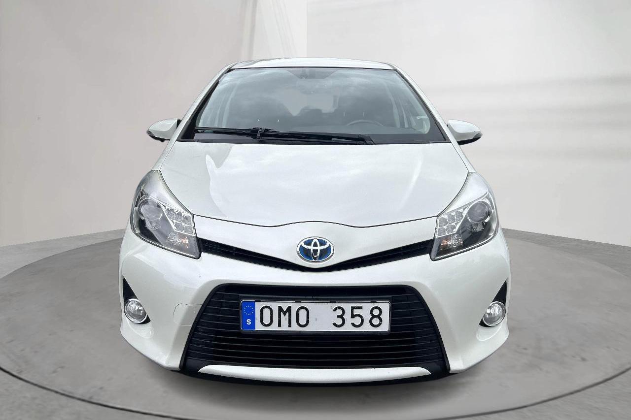 Toyota Yaris 1.5 HSD 5dr (75hk) - 217 340 km - Automatyczna - Light Grey - 2013