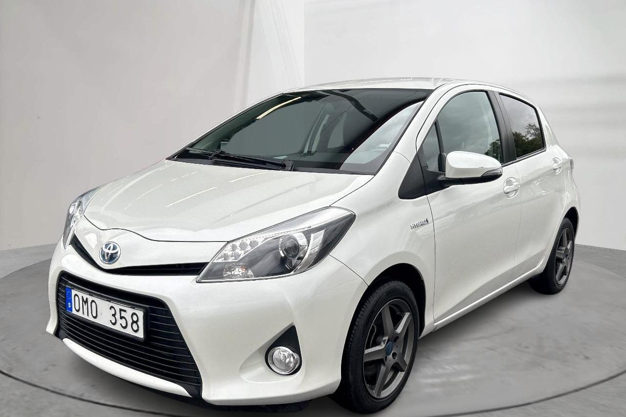 Toyota Yaris 1.5 HSD 5dr (75hk) - 21 734 mil - Automat - Light Grey - 2013