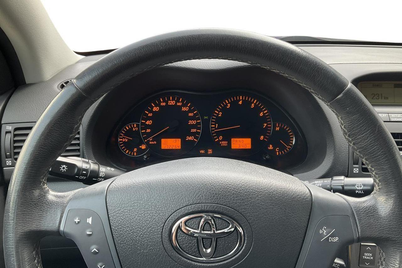 Toyota Avensis 2.0 Sedan (147hk) - 172 250 km - Automaatne - hõbe - 2005