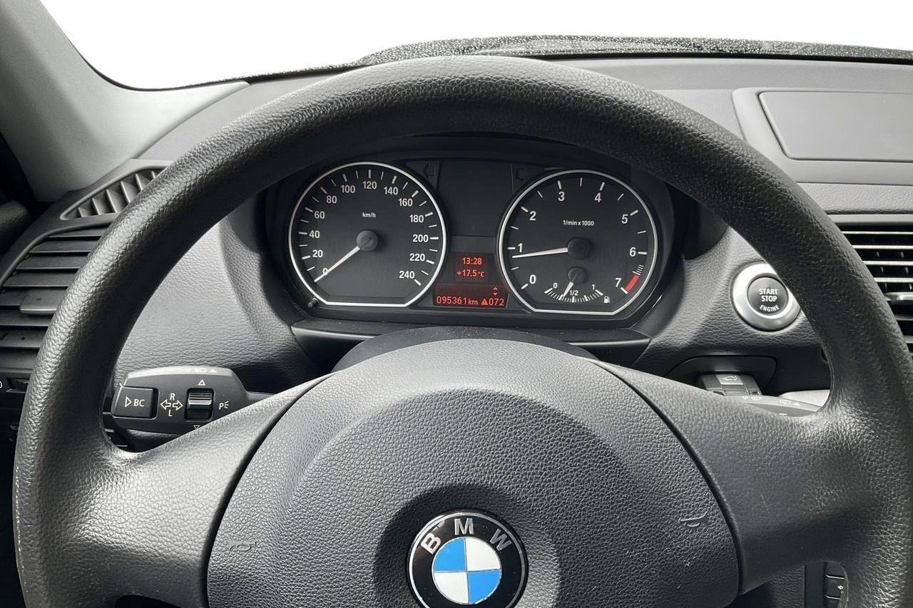 BMW 116i 5dr, E87 (122hk) - 95 350 km - Käsitsi - must - 2011