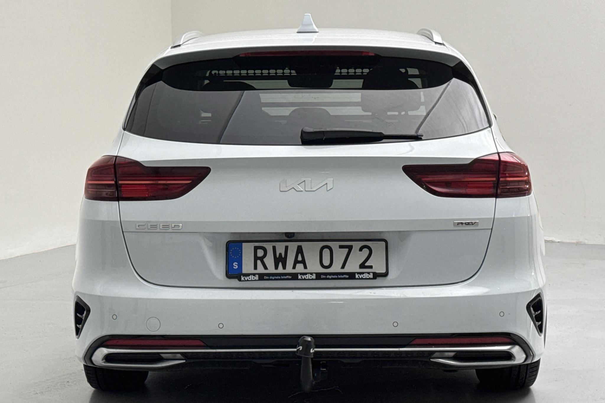 KIA Ceed 1.6 Plug-in Hybrid SW (141hk) - 108 680 km - Automatyczna - biały - 2023