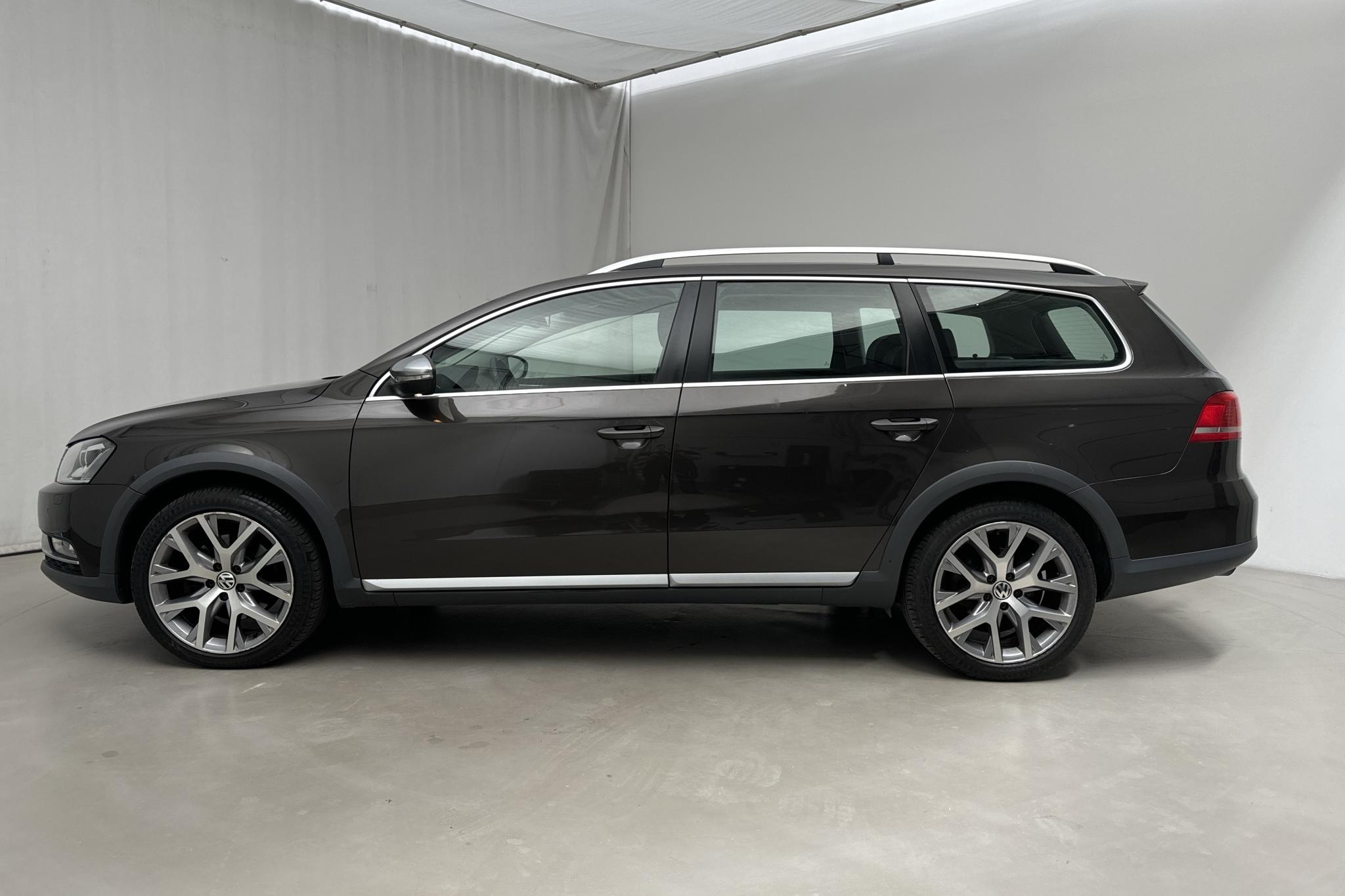 VW Passat Alltrack 2.0 TDI BlueMotion Technology 4Motion (177hk) - 145 740 km - Automaattinen - Dark Brown - 2015