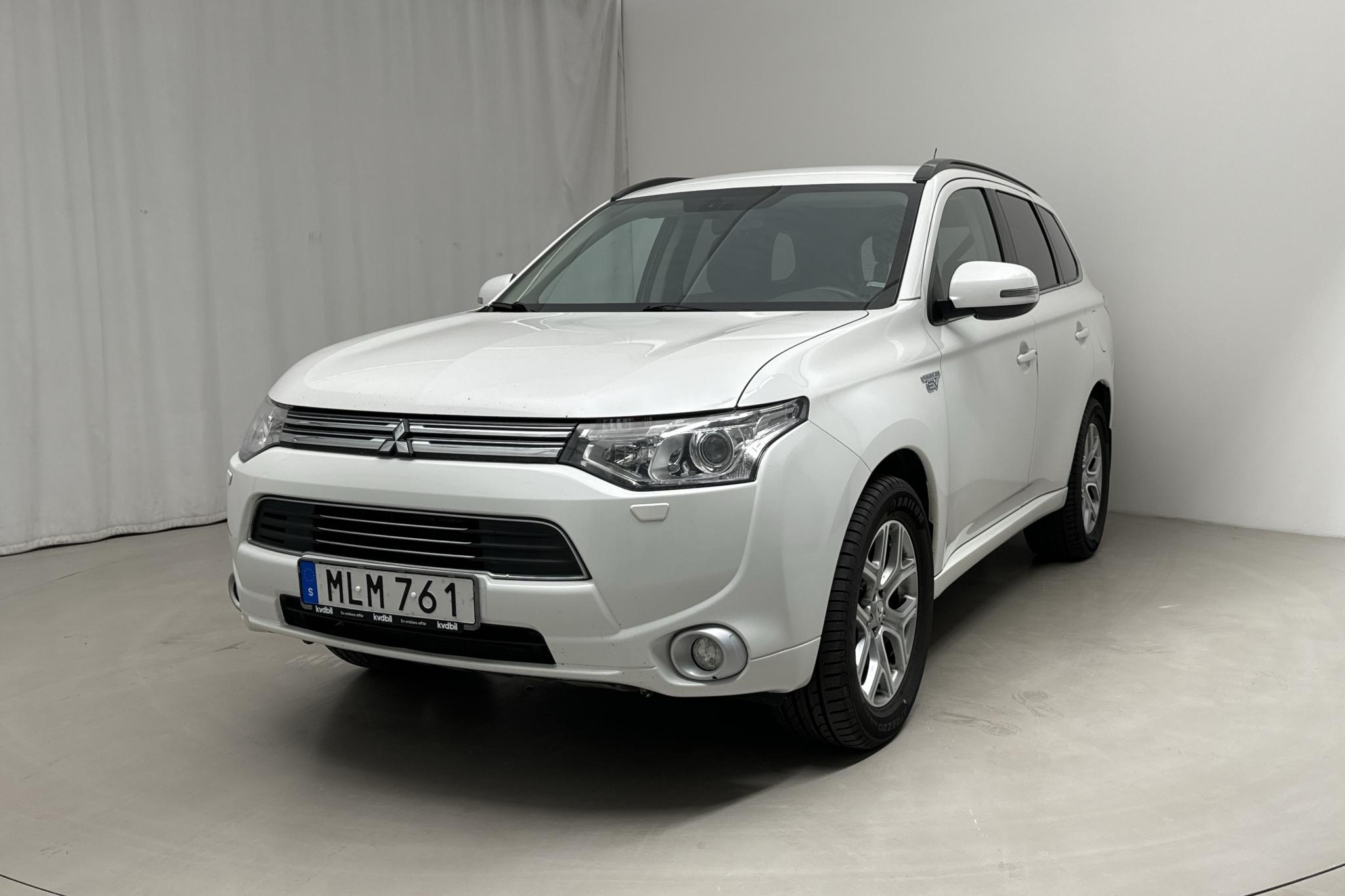 Mitsubishi Outlander 2.0 Plug-in Hybrid 4WD (121hk) - 14 945 mil - Automat - vit - 2014