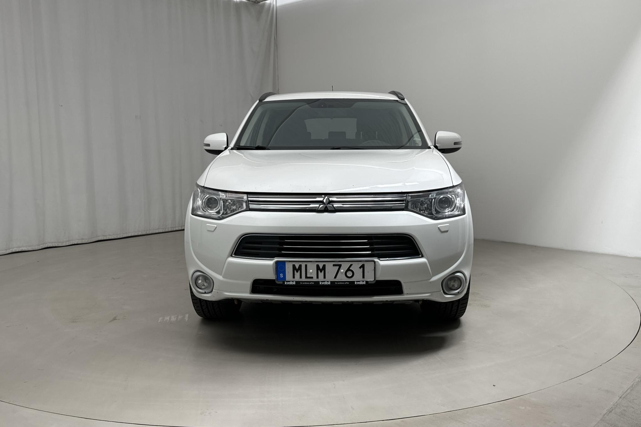 Mitsubishi Outlander 2.0 Plug-in Hybrid 4WD (121hk) - 14 945 mil - Automat - vit - 2014