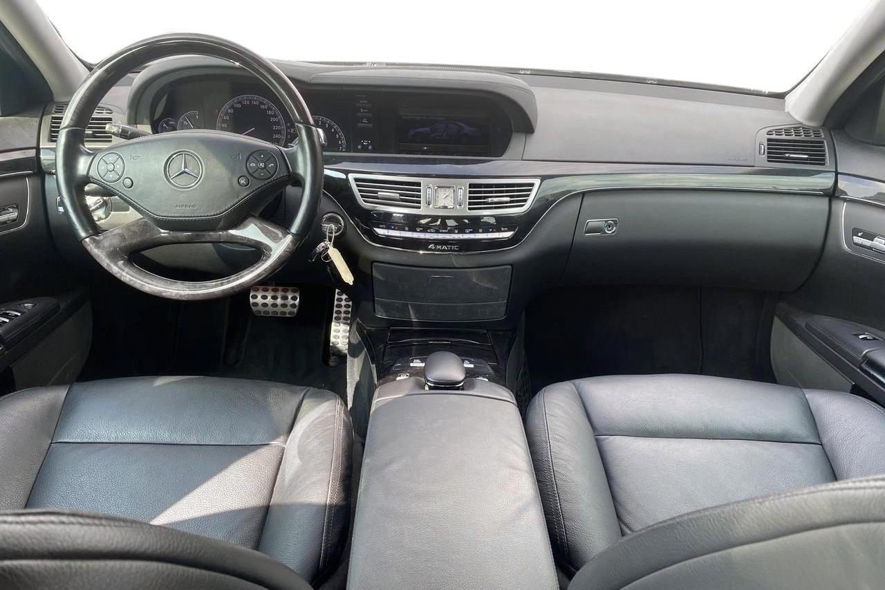 Mercedes S 350 4Matic W221 (272hk) - 11 218 mil - Automat - svart - 2010