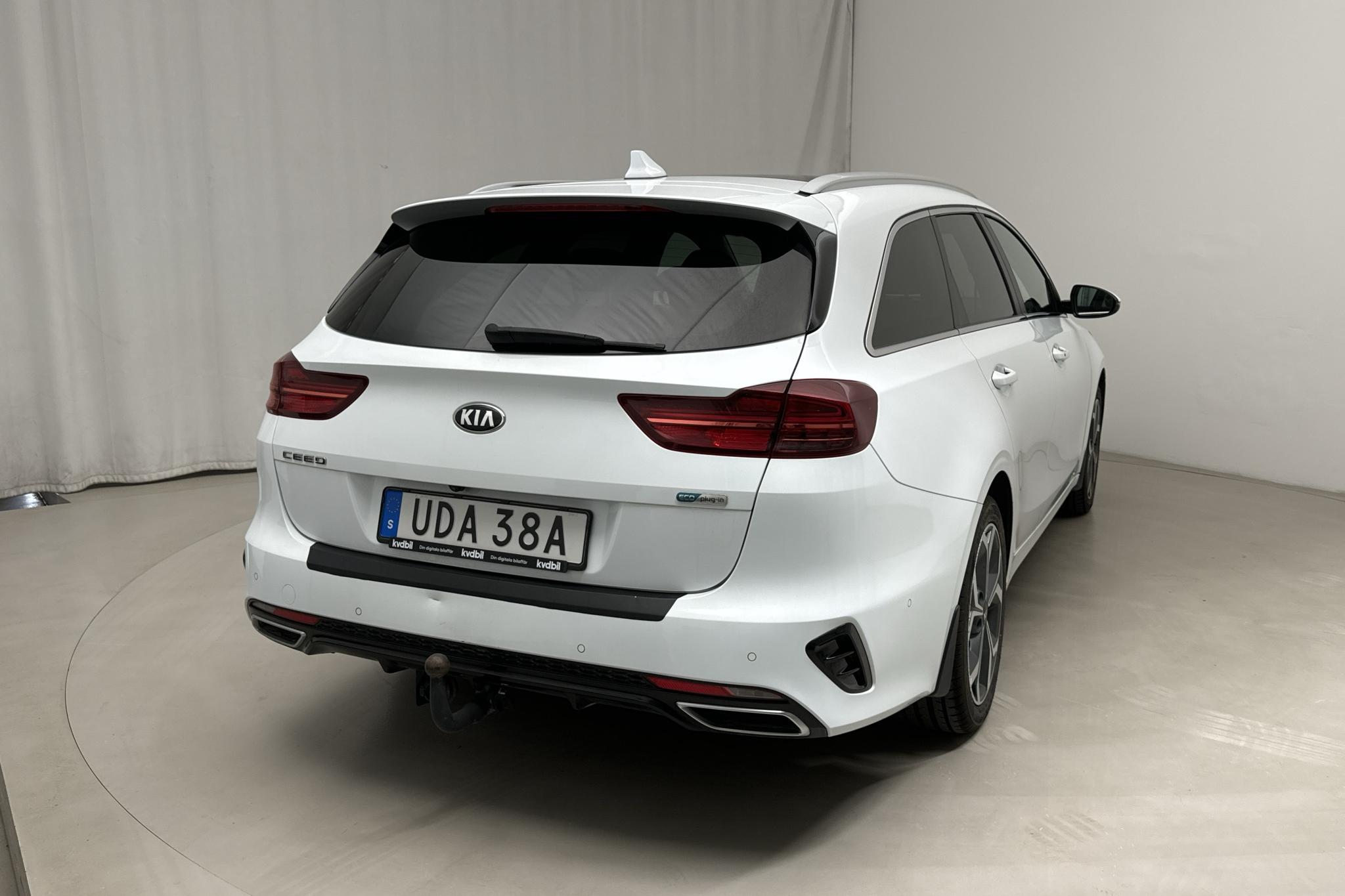 KIA Ceed 1.6 Plug-in Hybrid SW (141hk) - 86 210 km - Automatyczna - biały - 2020