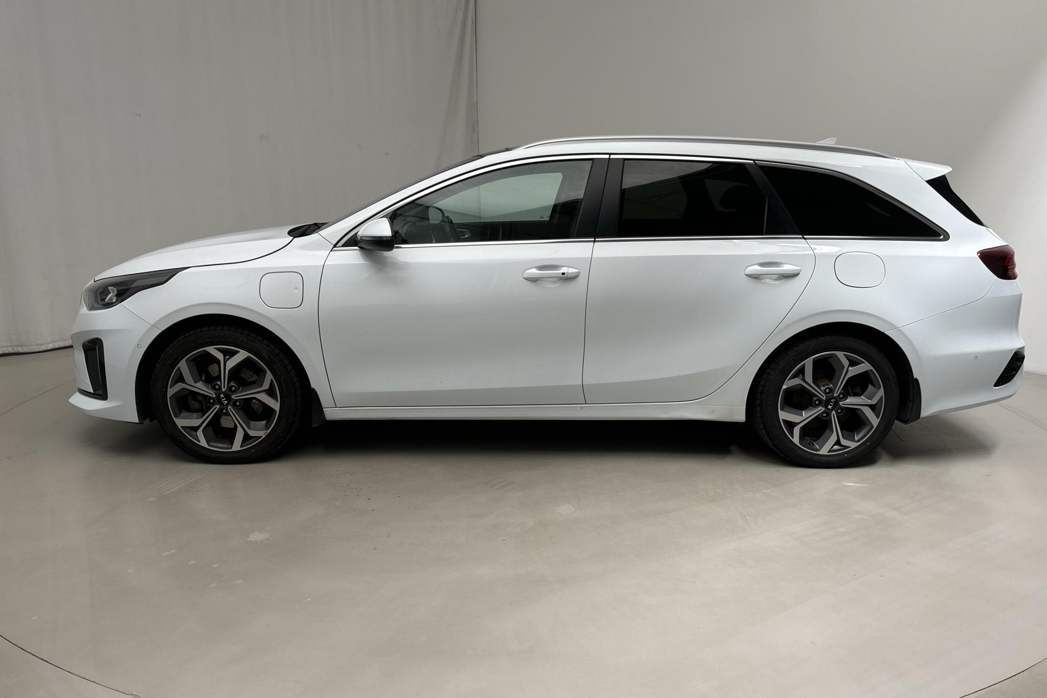 KIA Ceed 1.6 Plug-in Hybrid SW (141hk) - 86 210 km - Automatic - white - 2020