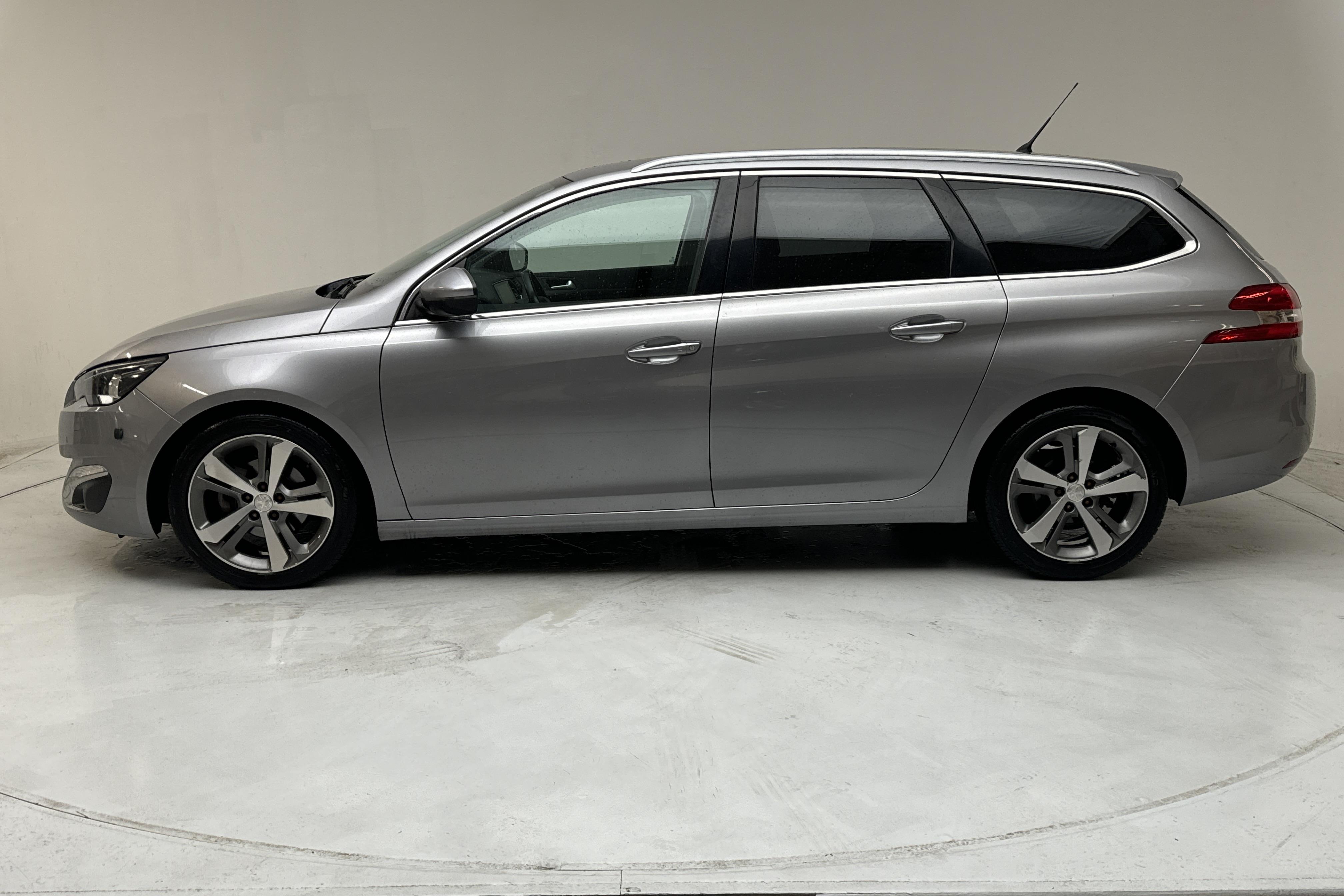 Peugeot 308 SW e-HDi (115hk) - 12 796 mil - Manuell - grå - 2014