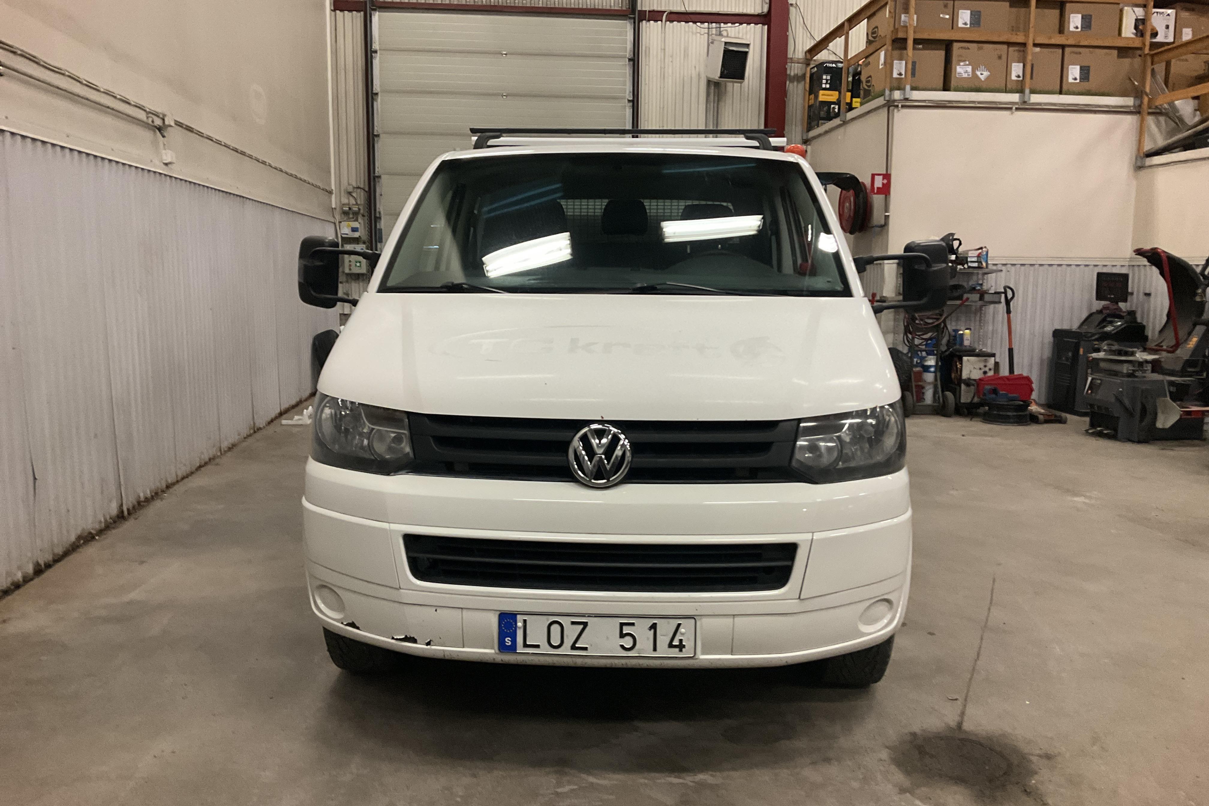 VW Transporter T5 2.0 TDI Pickup 4MOTION (140hk) - 300 860 km - Manual - white - 2011